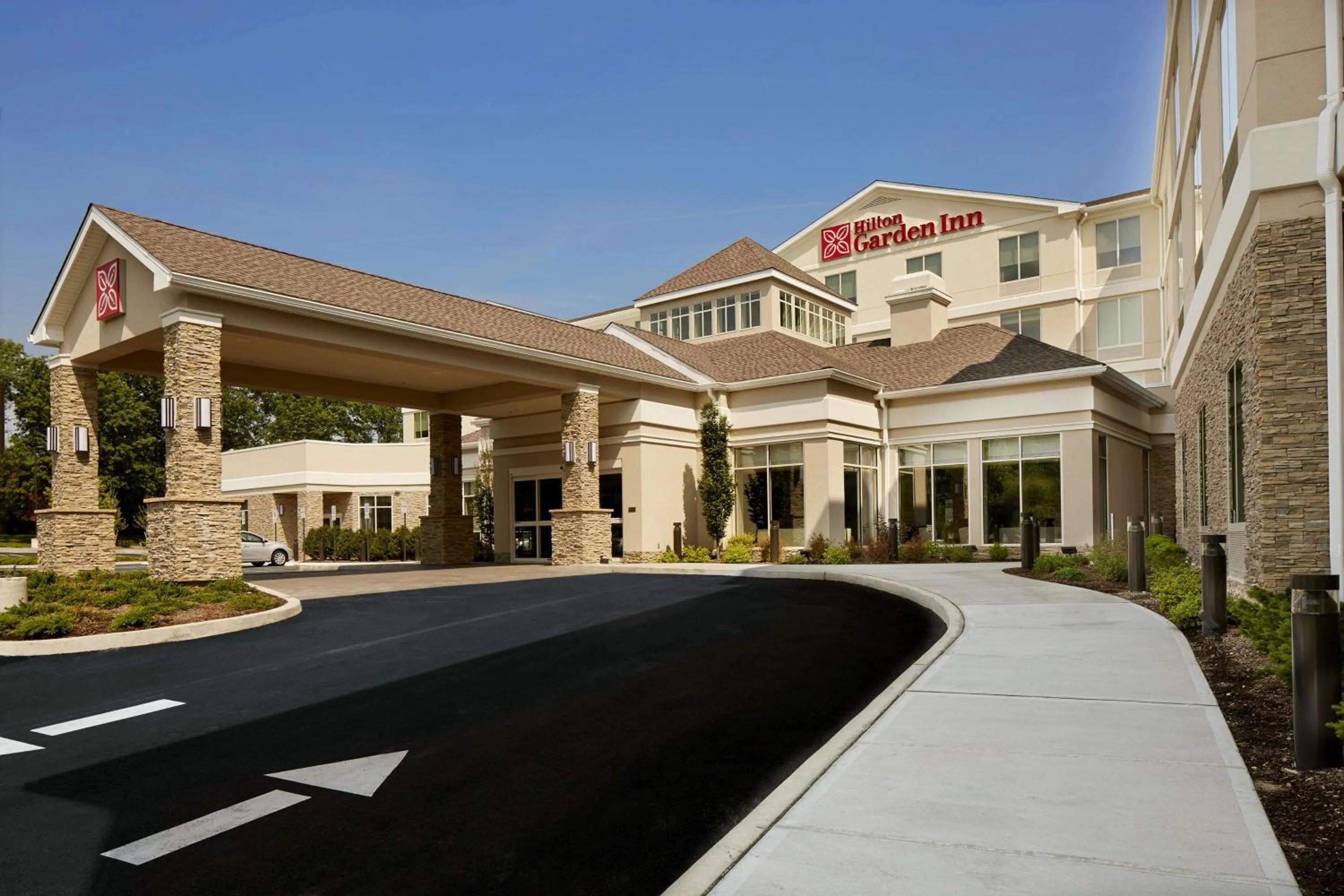 Property building in Hilton Garden Inn Roslyn