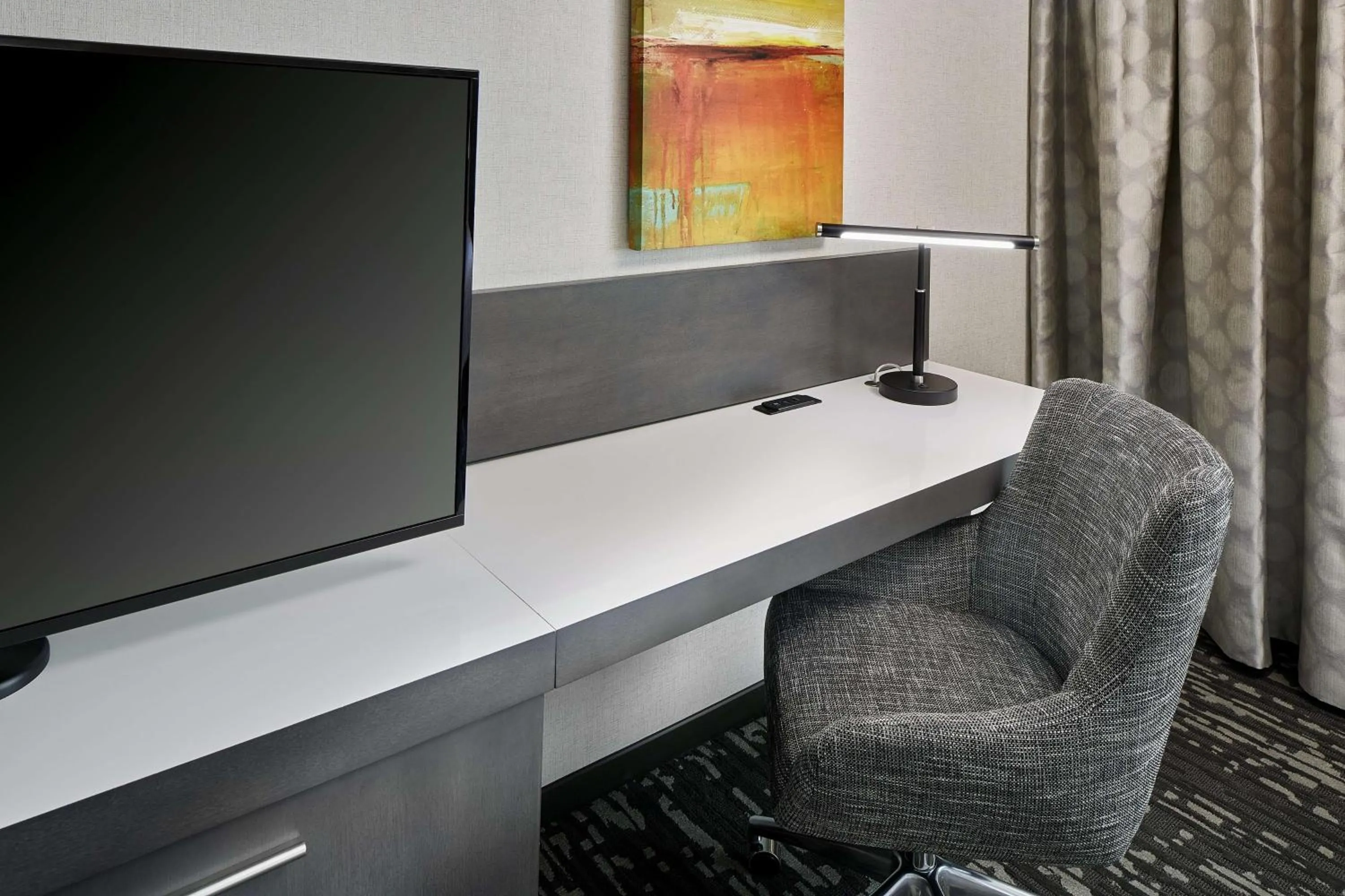 Bedroom in Hilton Garden Inn Roslyn