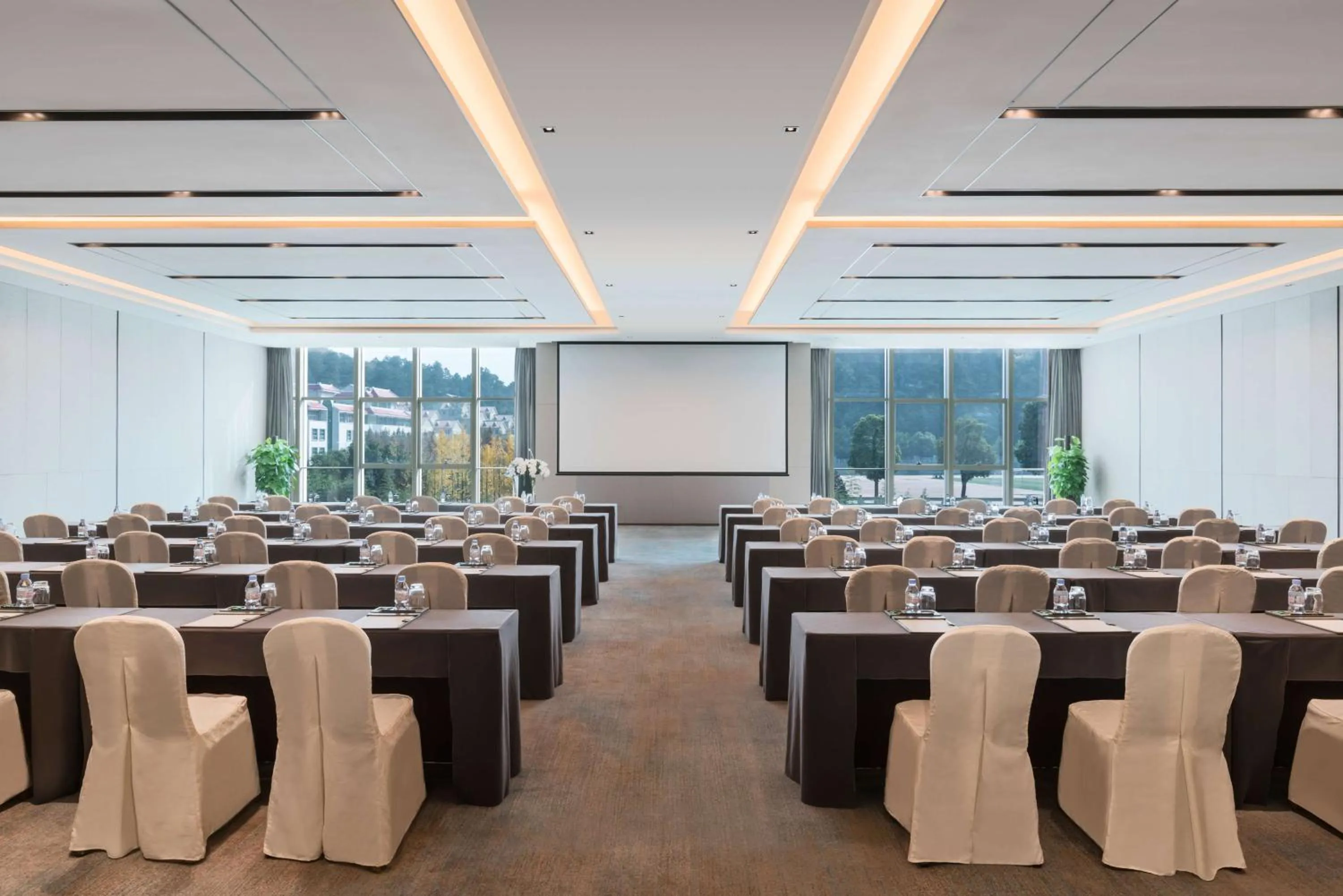 Meeting/conference room in DoubleTree by Hilton Hotel Shiyan