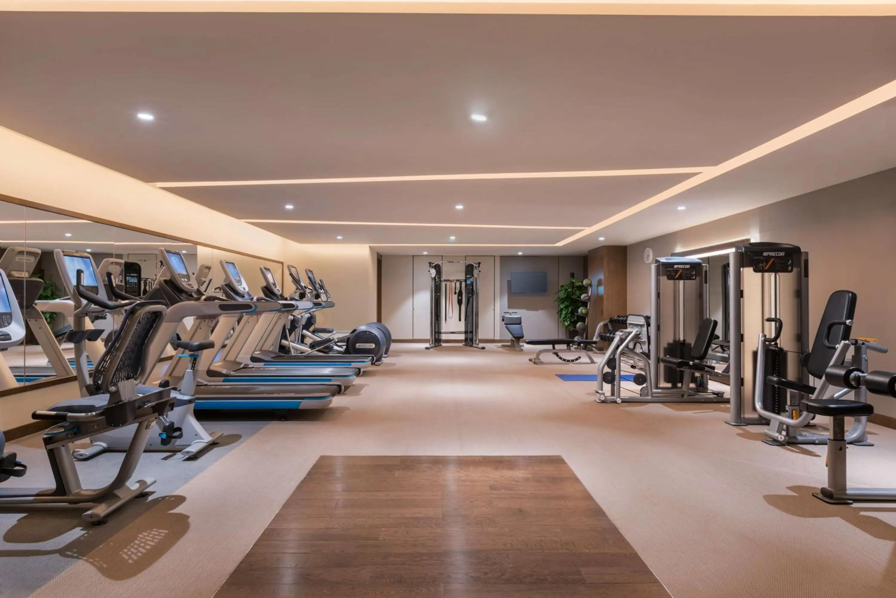 Fitness centre/facilities in DoubleTree by Hilton Hotel Shiyan