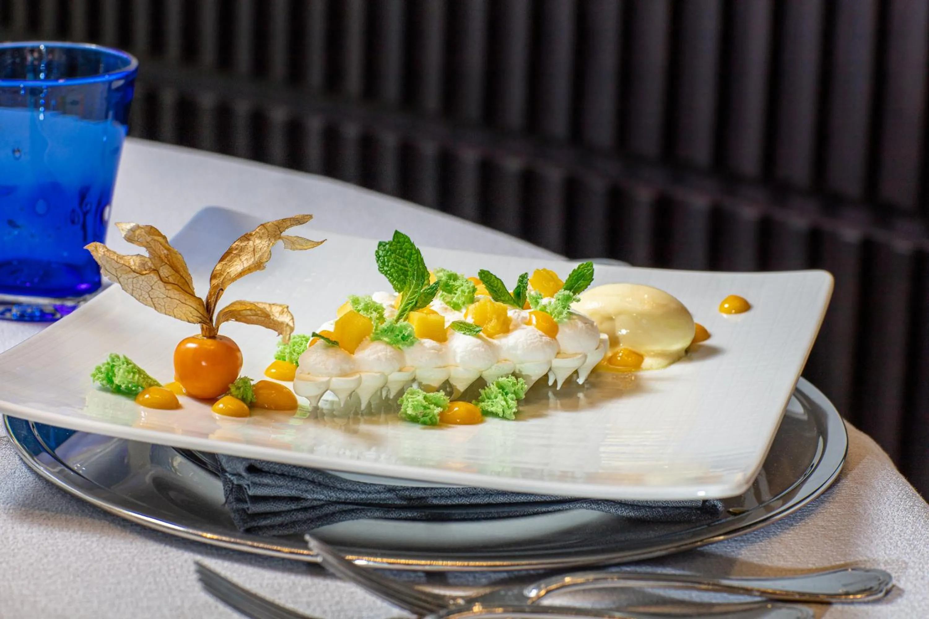 Restaurant/places to eat in Monaco Suites Hotel