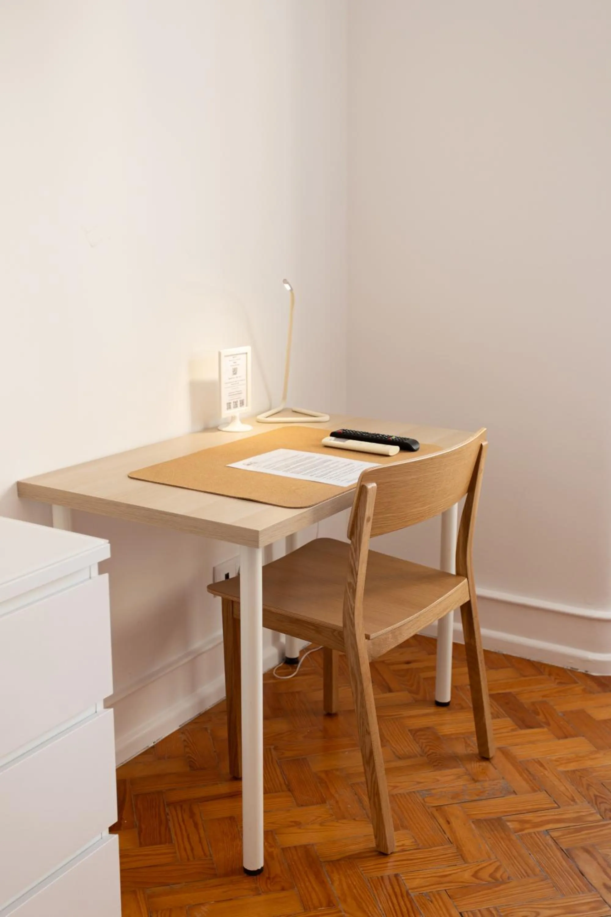 Seating area in Home Out Rooms & Apartments