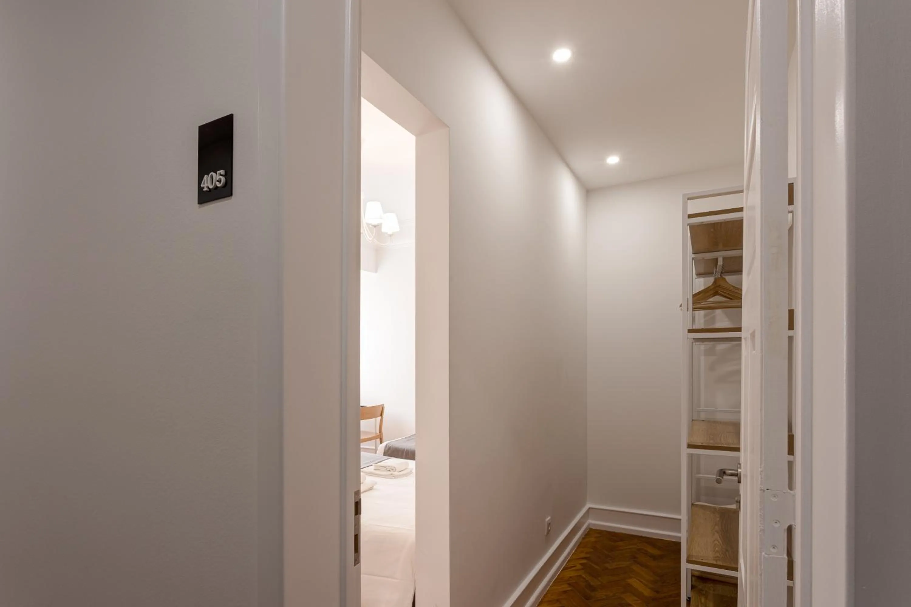 wardrobe in Home Out Rooms & Apartments