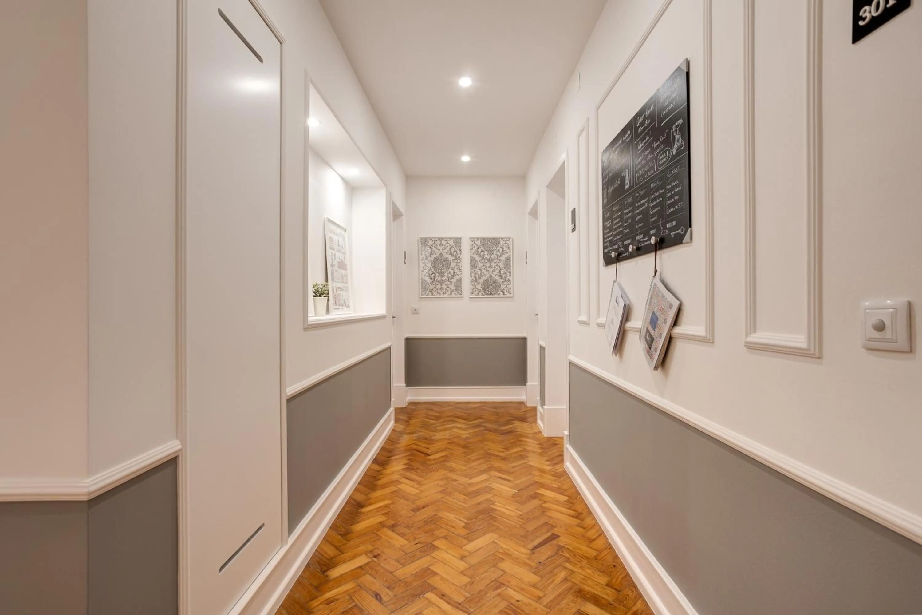 Facade/entrance in Home Out Rooms & Apartments