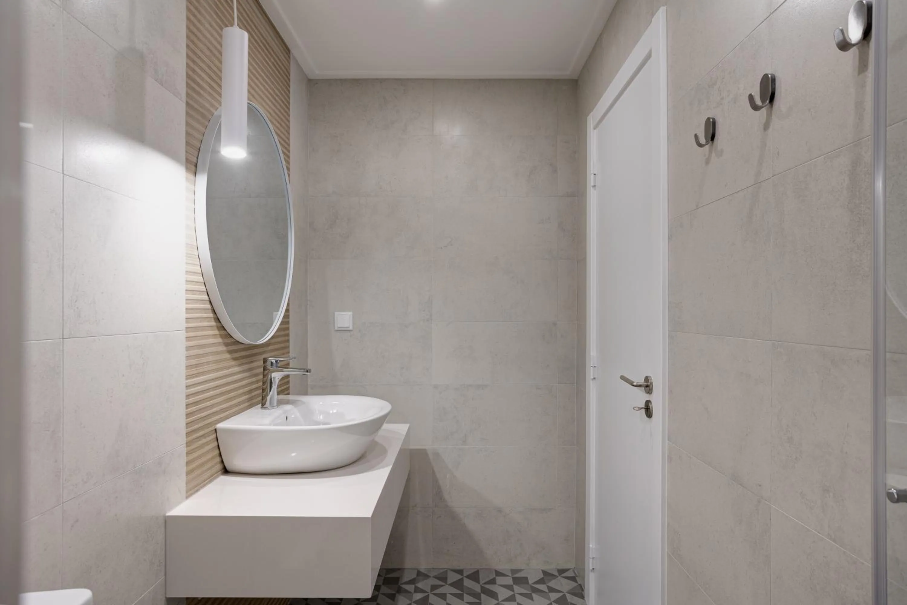 Shower in Home Out Rooms & Apartments