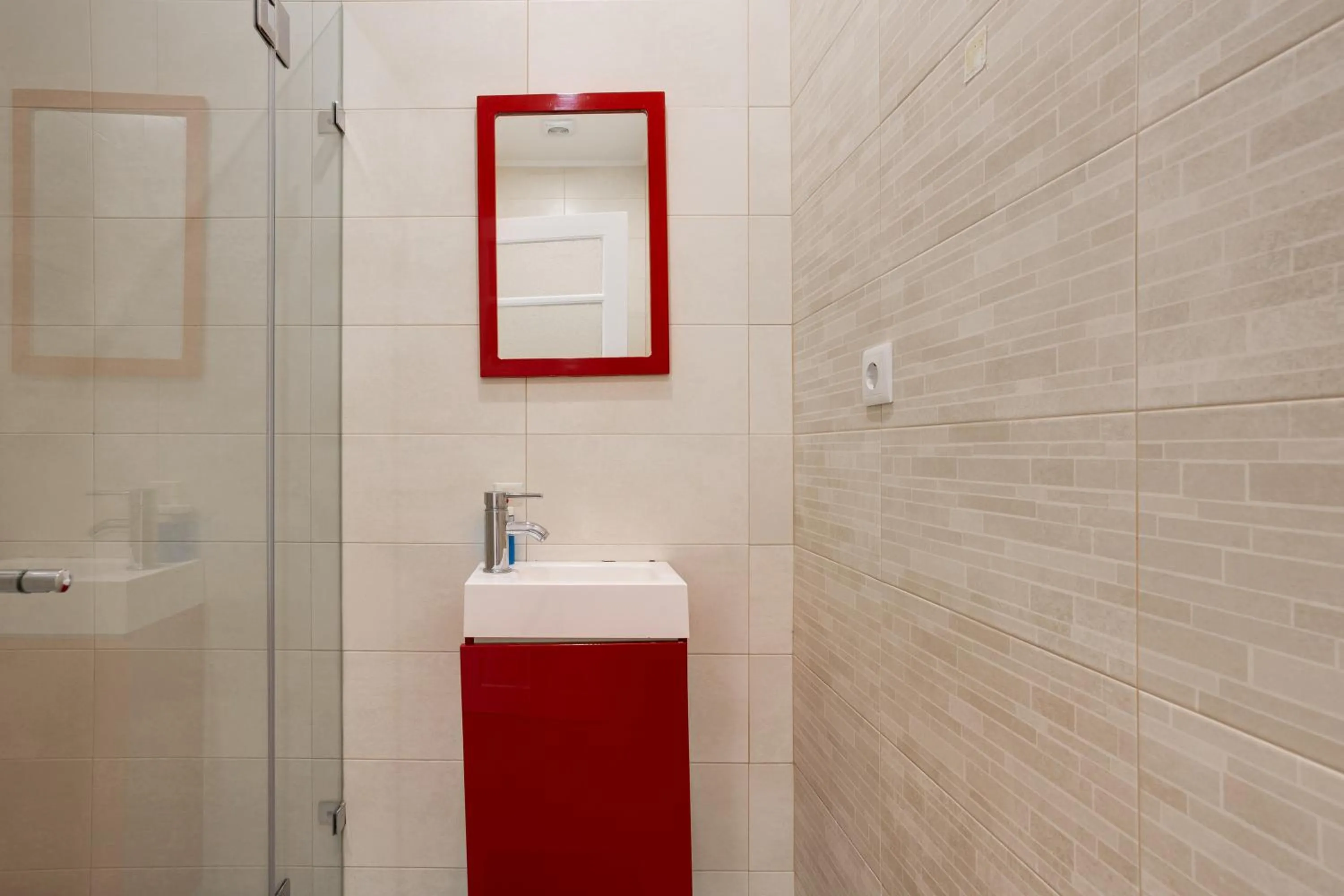 Hot Spring Bath in Home Out Rooms & Apartments