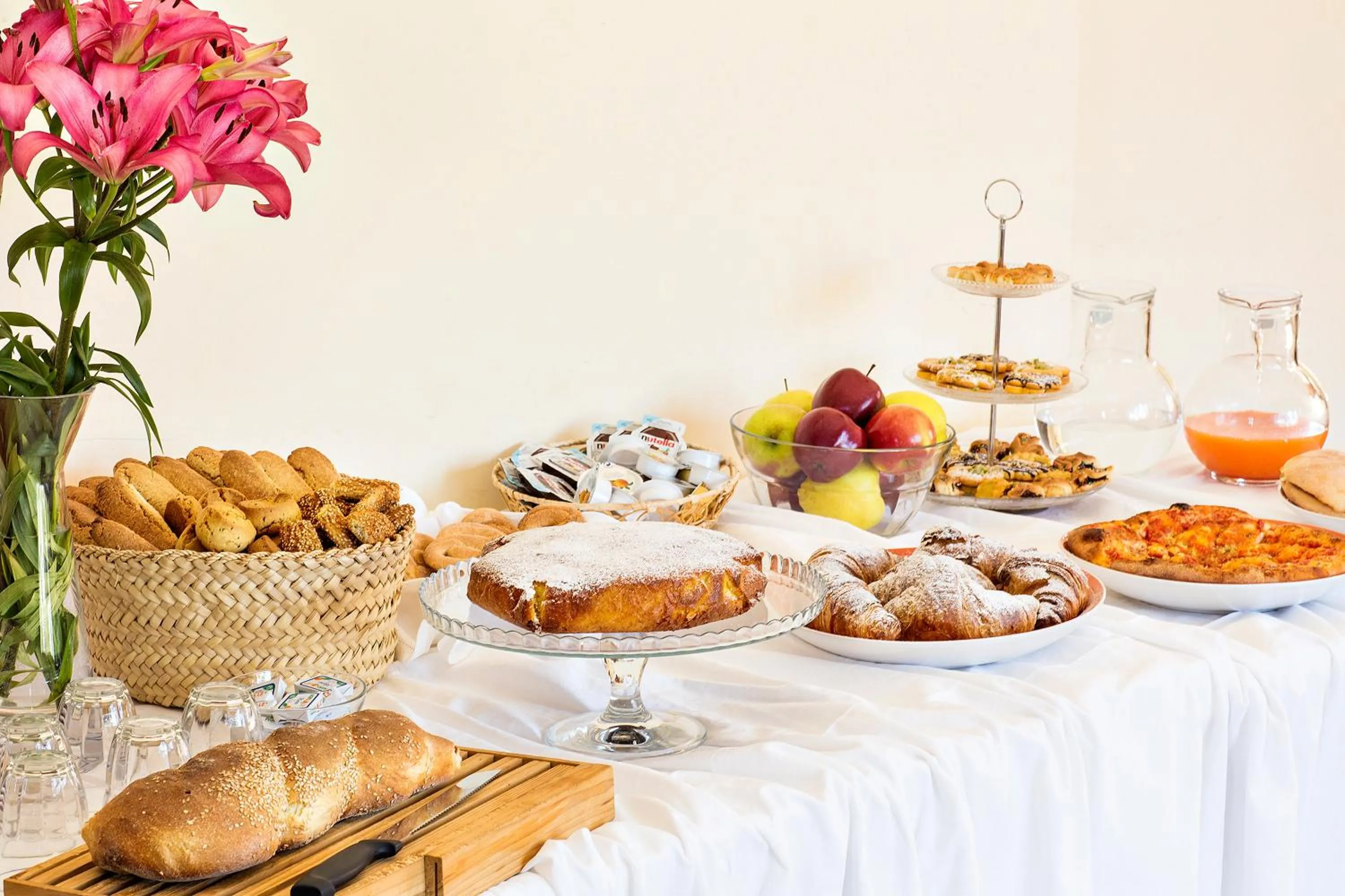Buffet breakfast in Hotel Terra degli Elimi