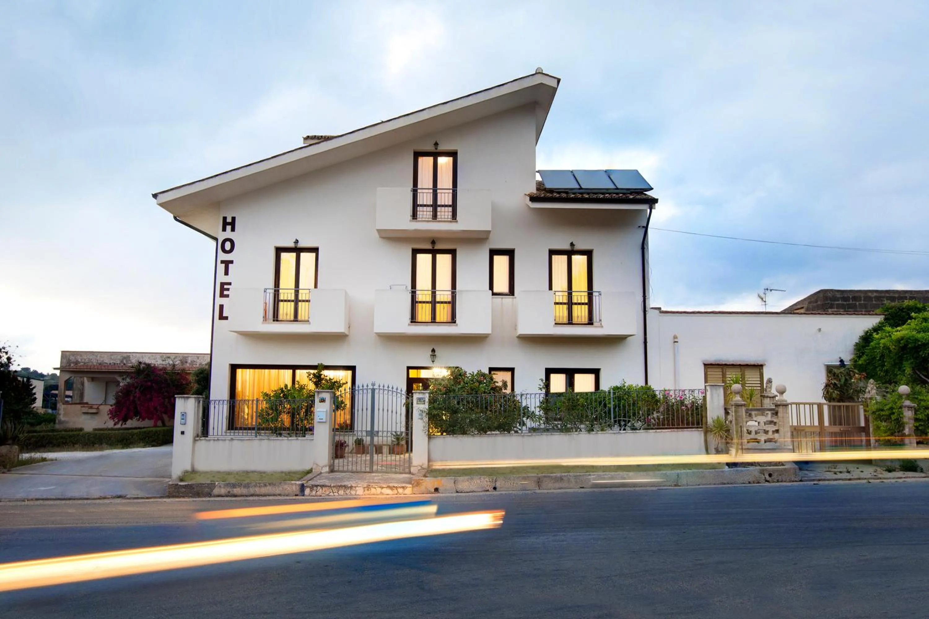Facade/entrance in Hotel Terra degli Elimi
