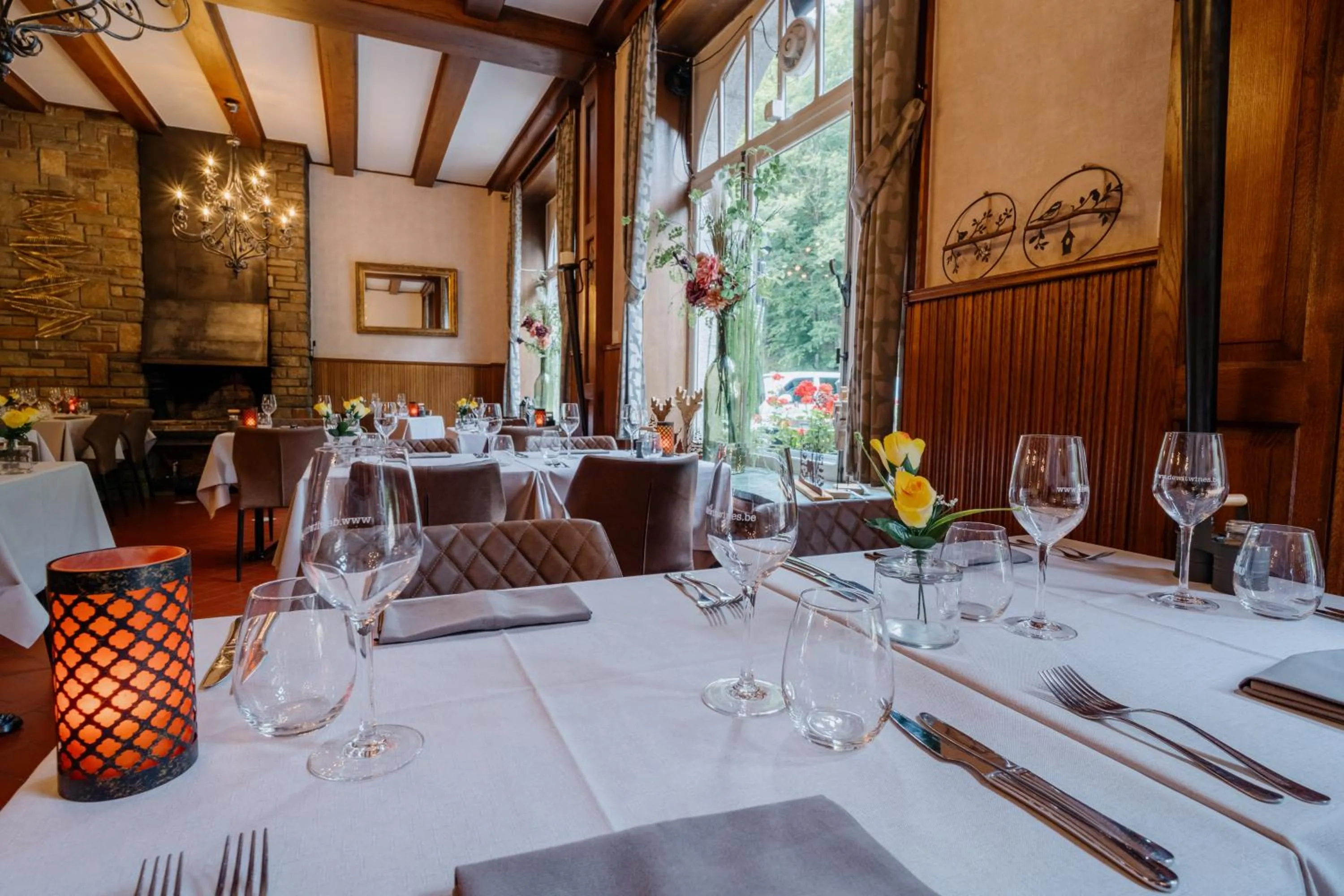 Restaurant/places to eat in Hotel L'eau Vive