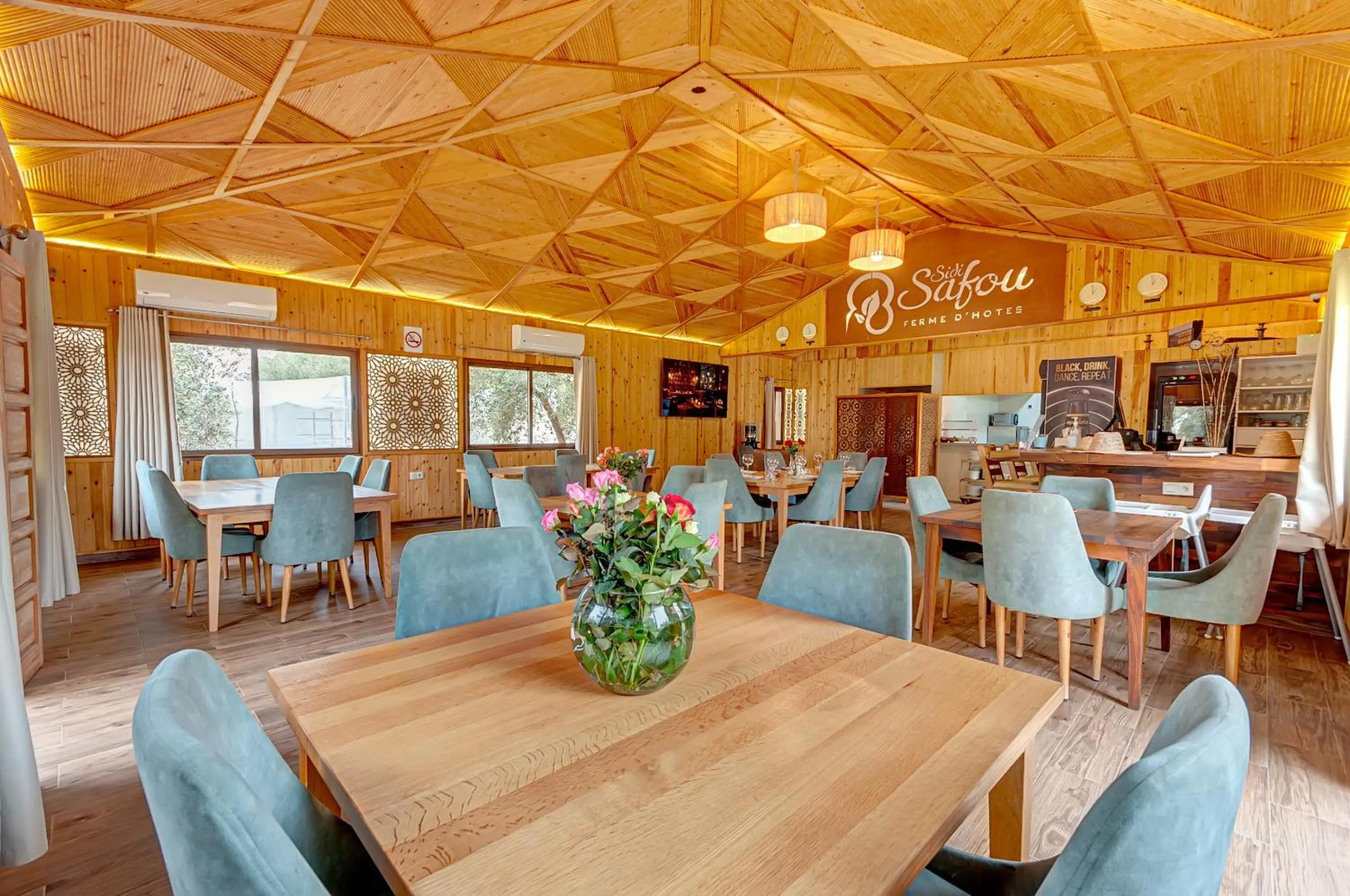 Communal lounge/ TV room in Ferme Sidi Safou & Spa