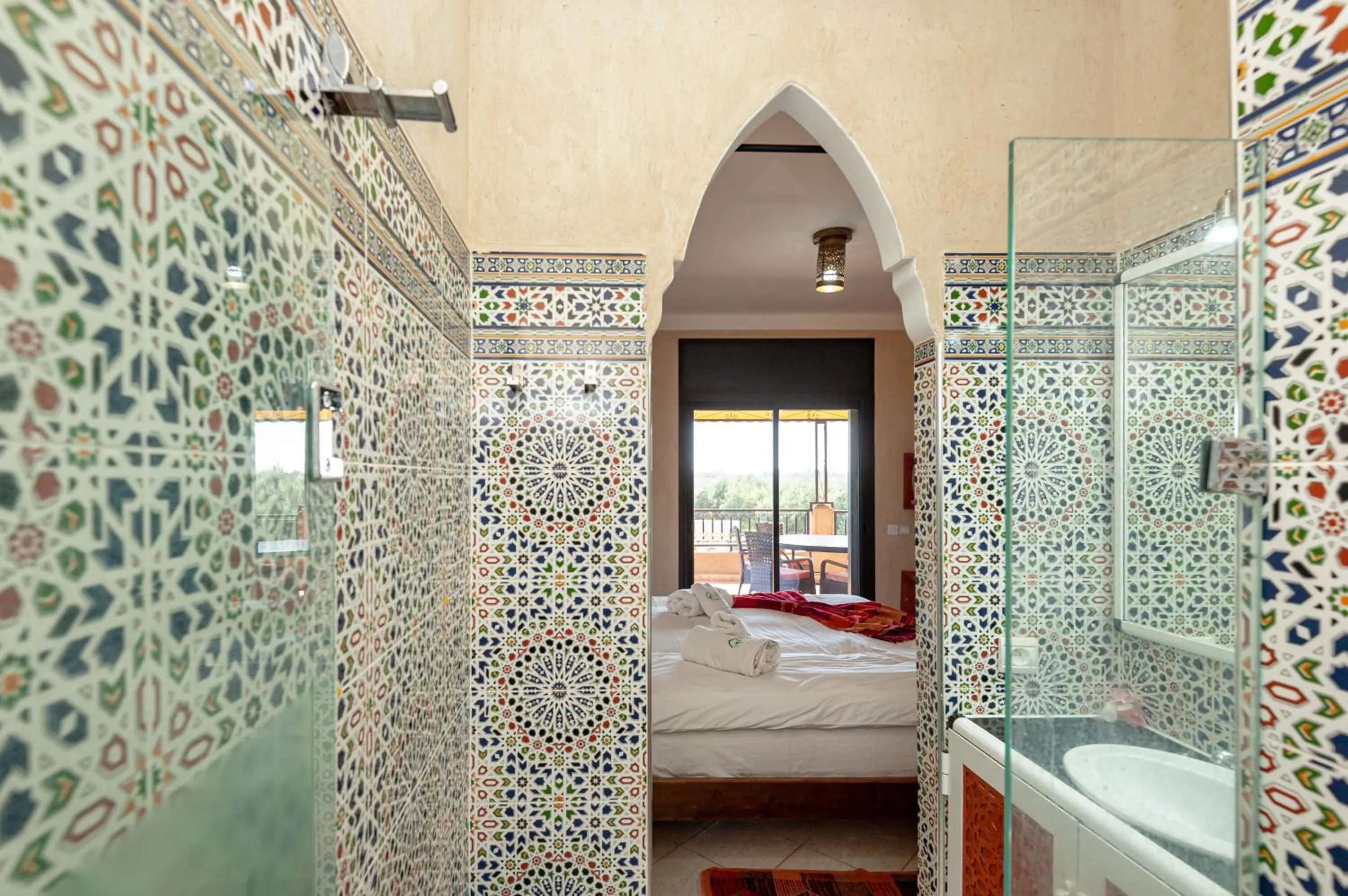 Shower, Bed in Ferme Sidi Safou & Spa