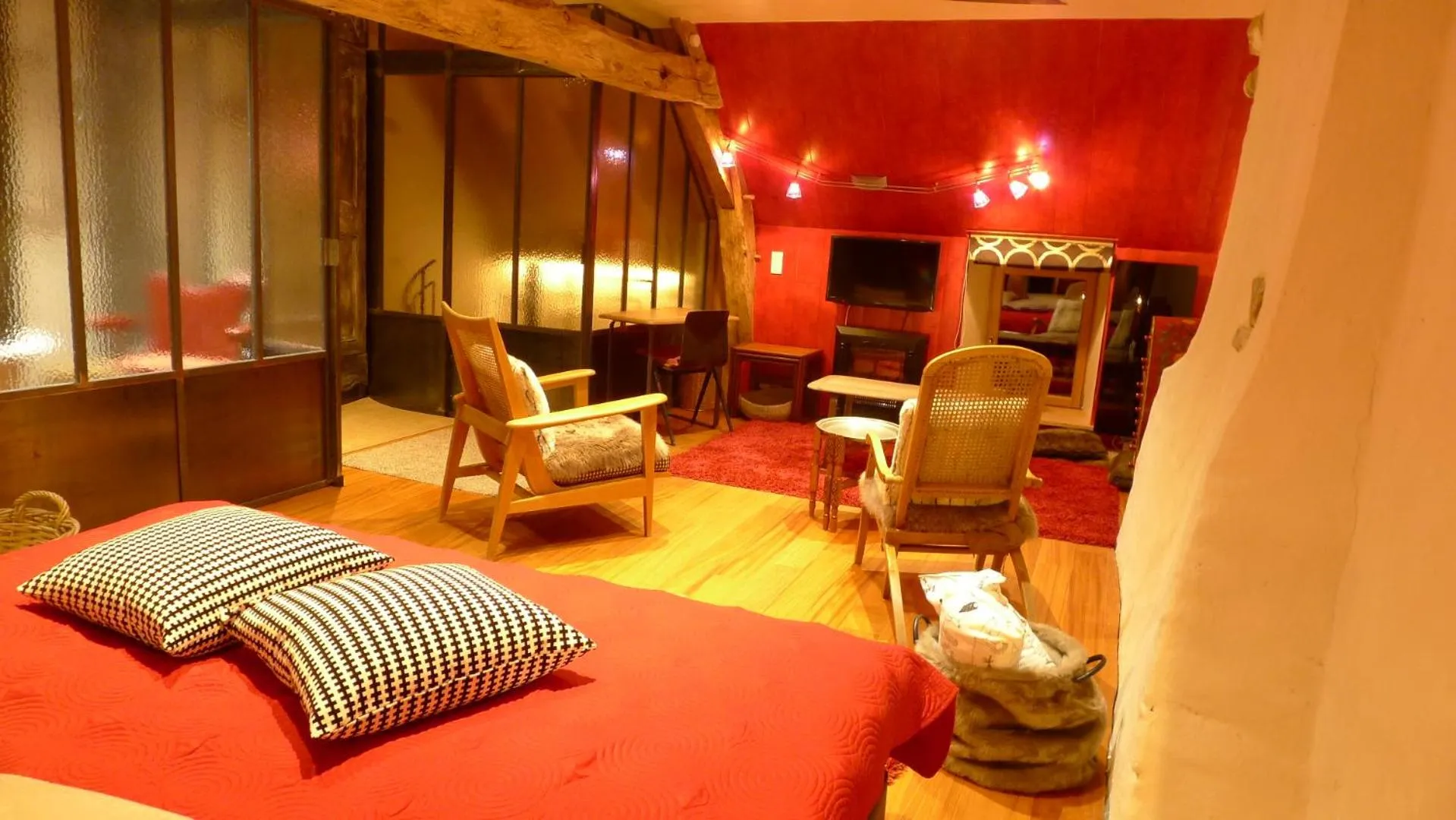 Decorative detail, Bed in Les Insolites de Coco