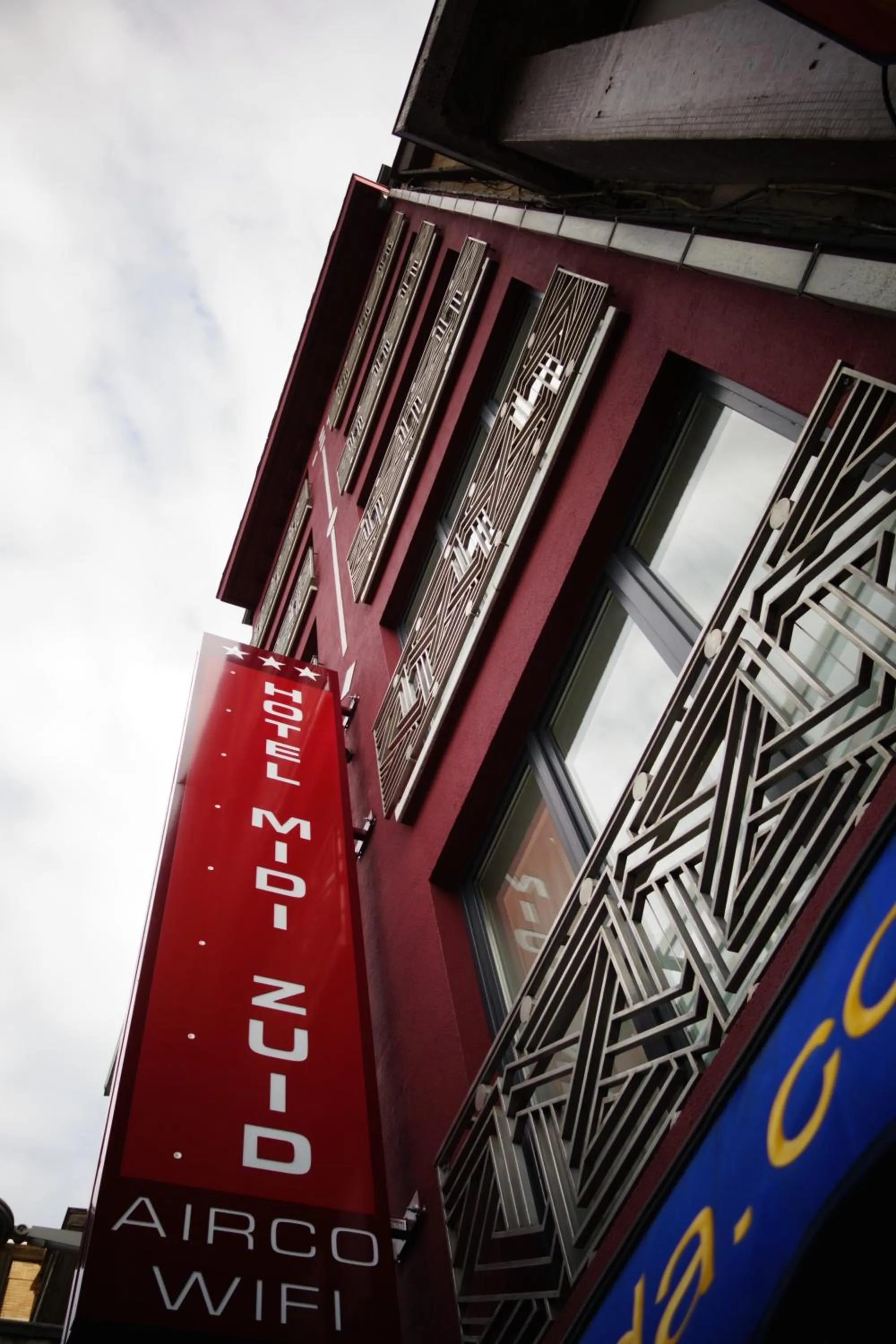 Facade/entrance in Hotel Midi-Zuid