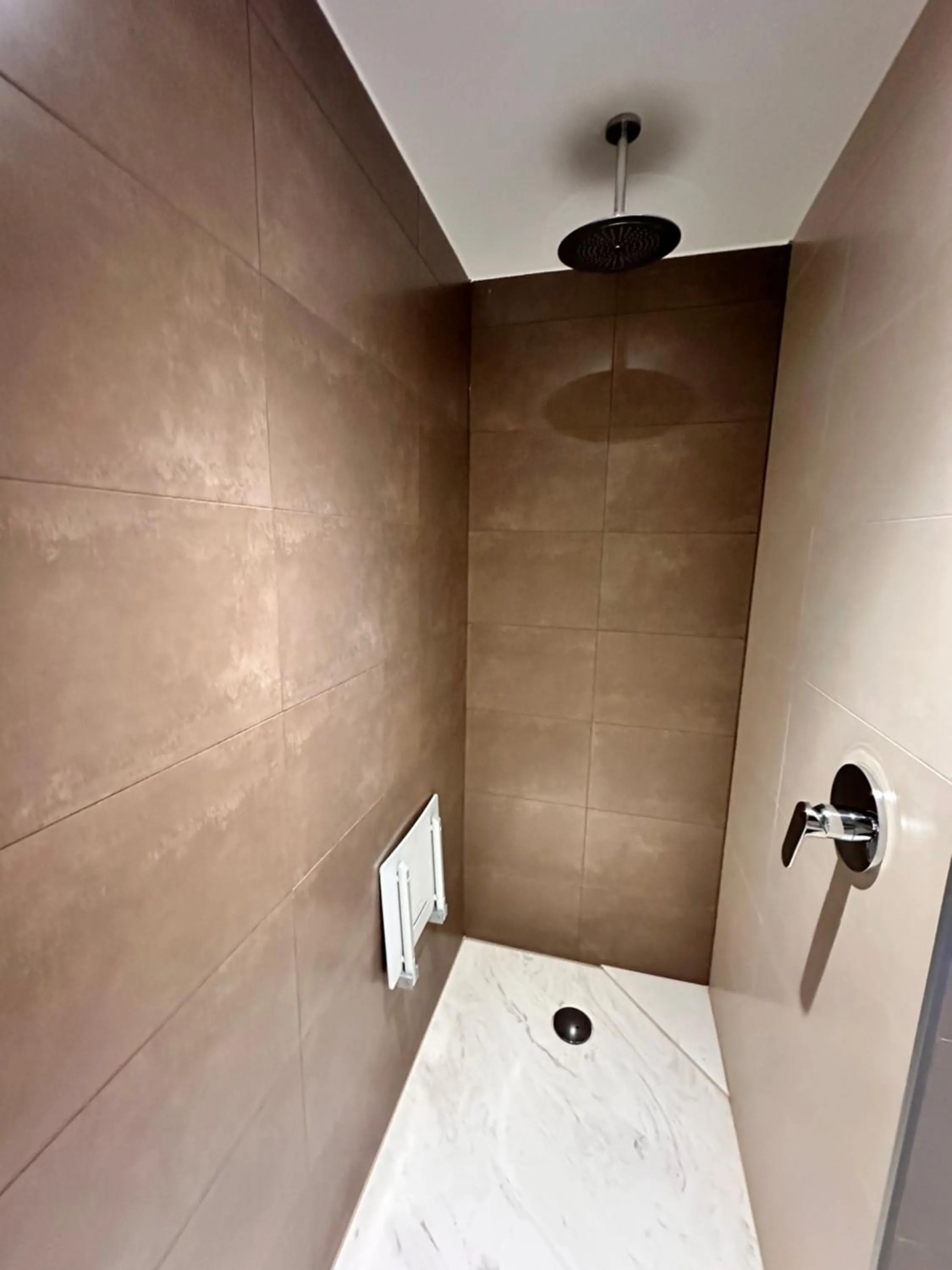 Shower in Hotel Melba