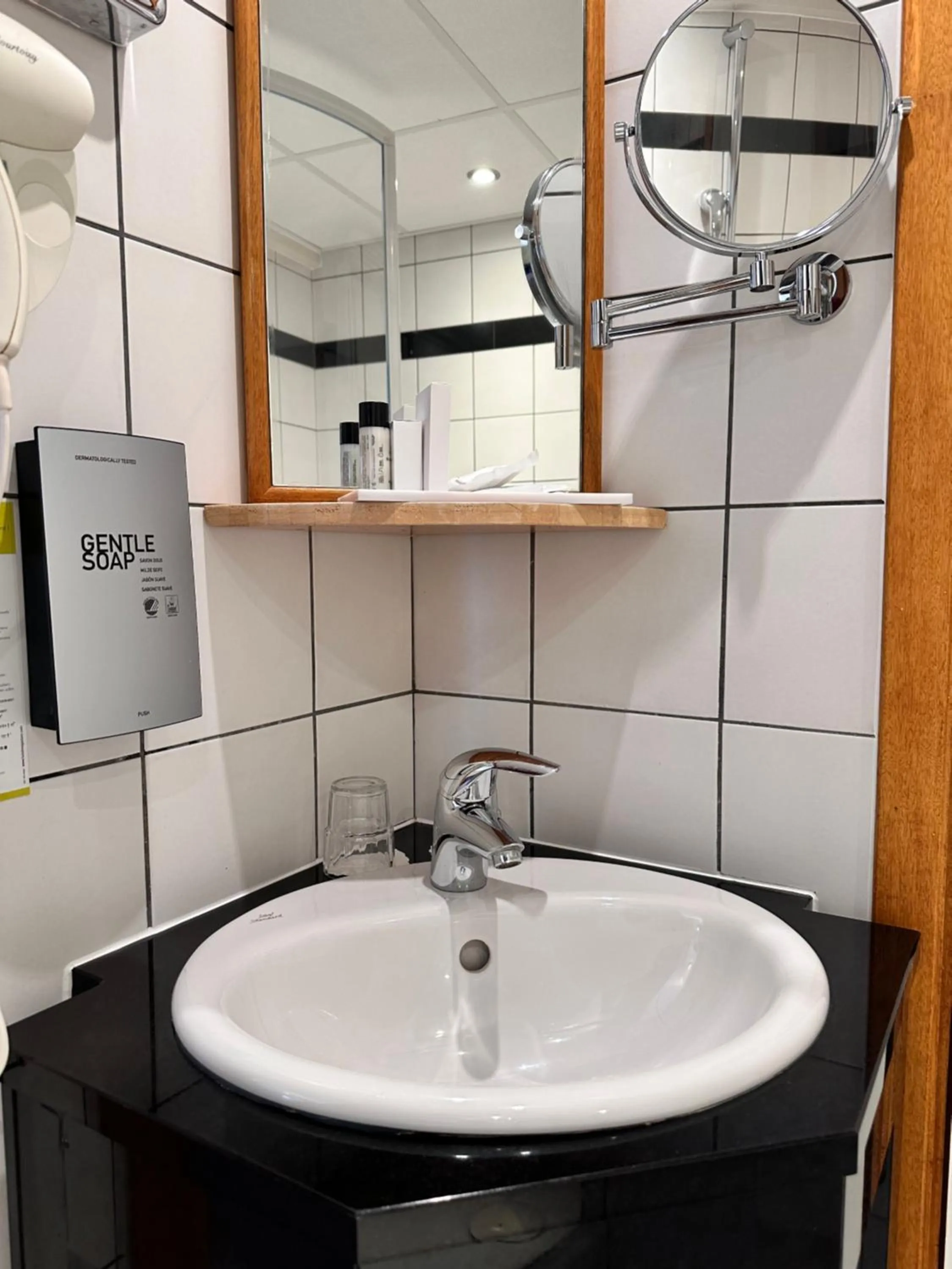 Bathroom in Hotel Melba