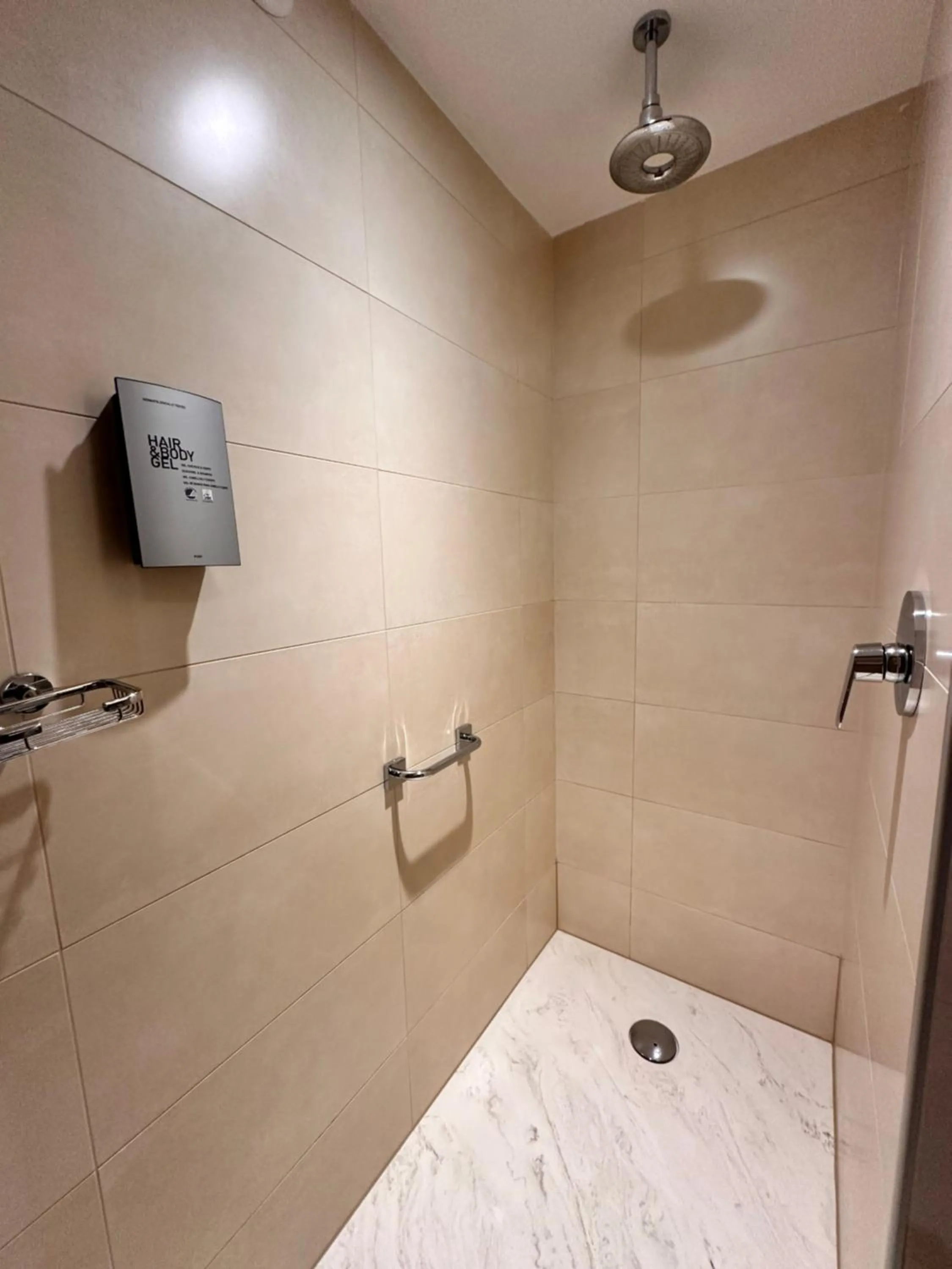 Shower in Hotel Melba