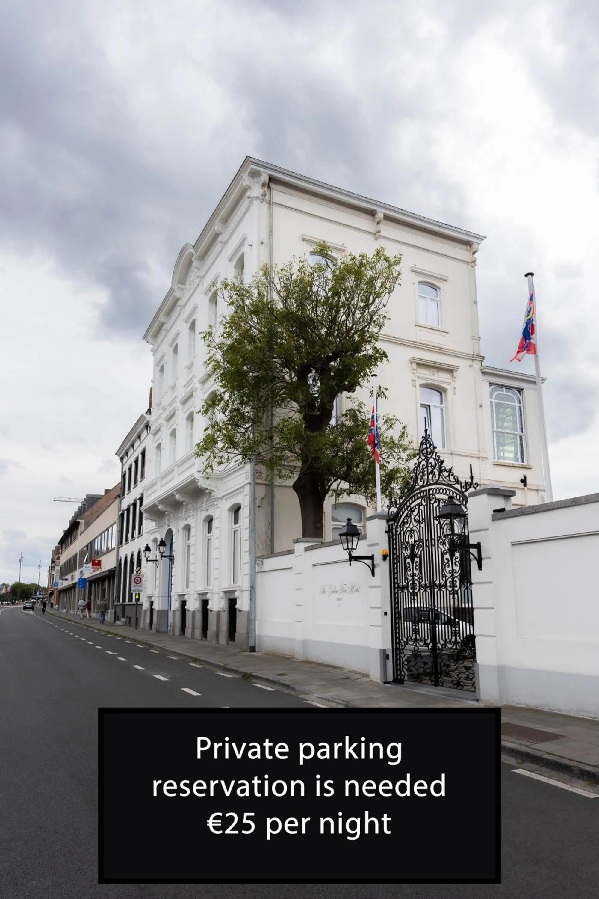 Parking in Golden Tree Hotel