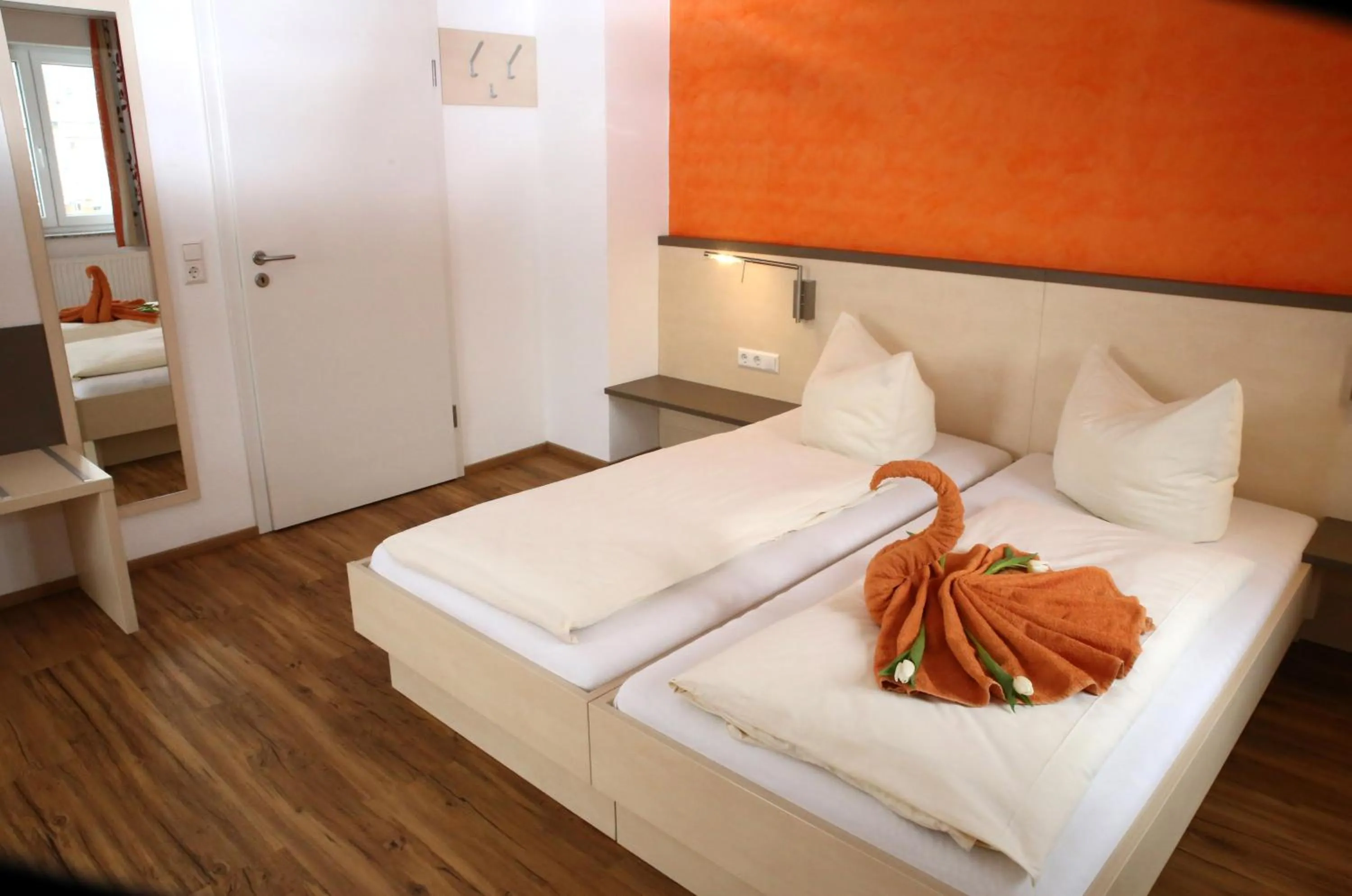 Bedroom, Bed in Goldener Schlüssel mit Gästehaus Sina