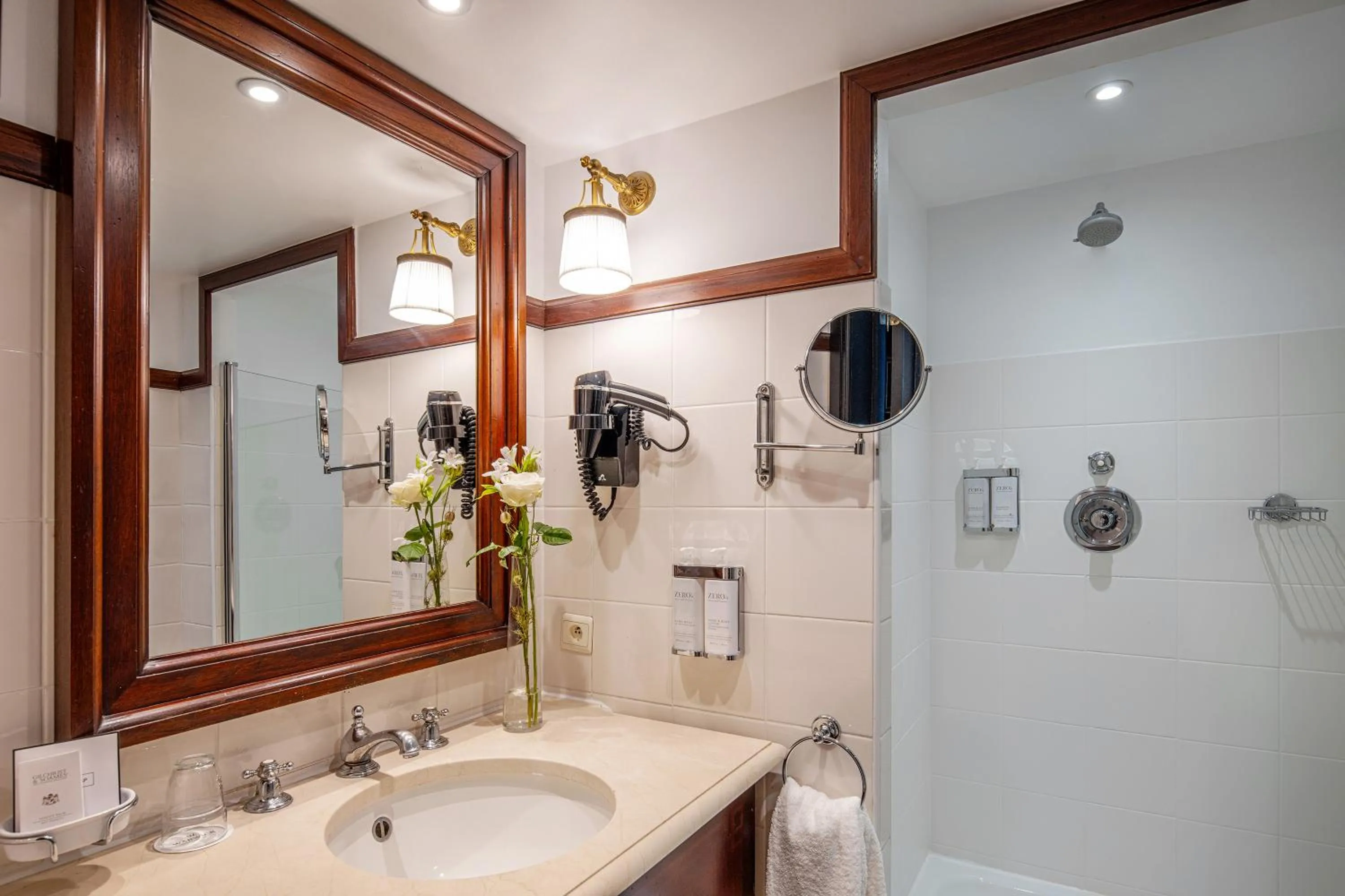 Shower in Hotel Barsey by Warwick