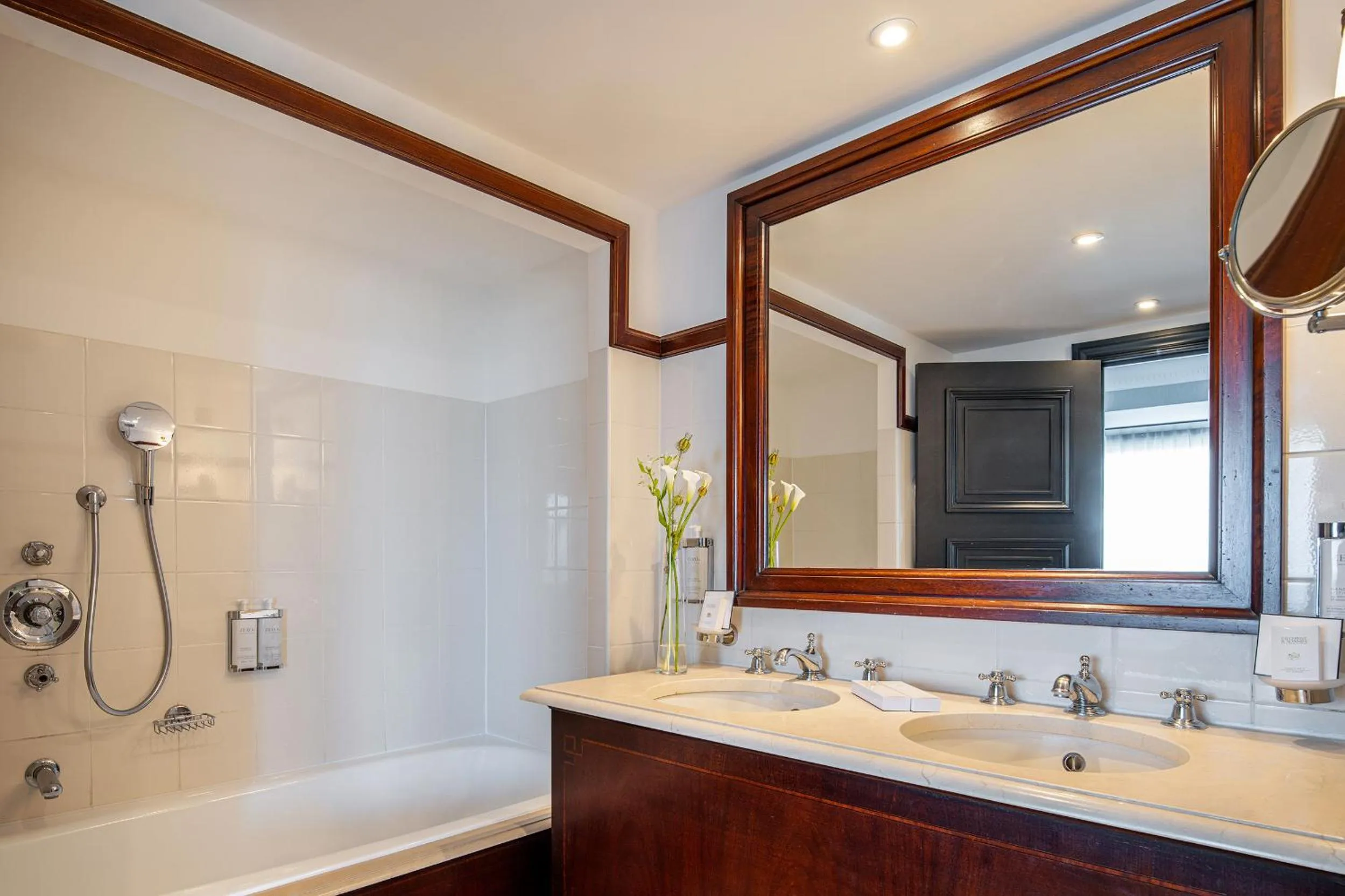 Shower in Hotel Barsey by Warwick