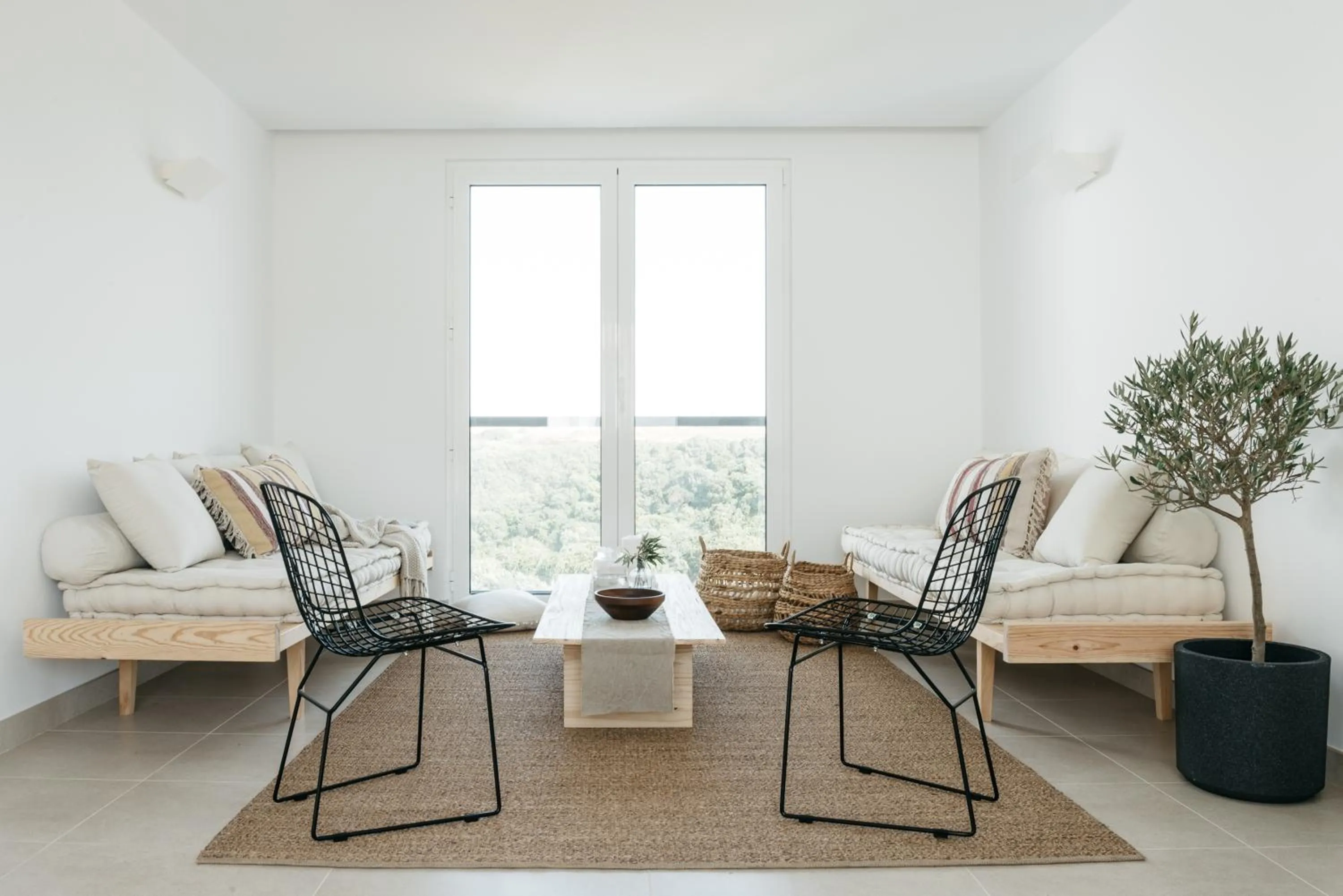 Communal lounge/ TV room in O Lugar