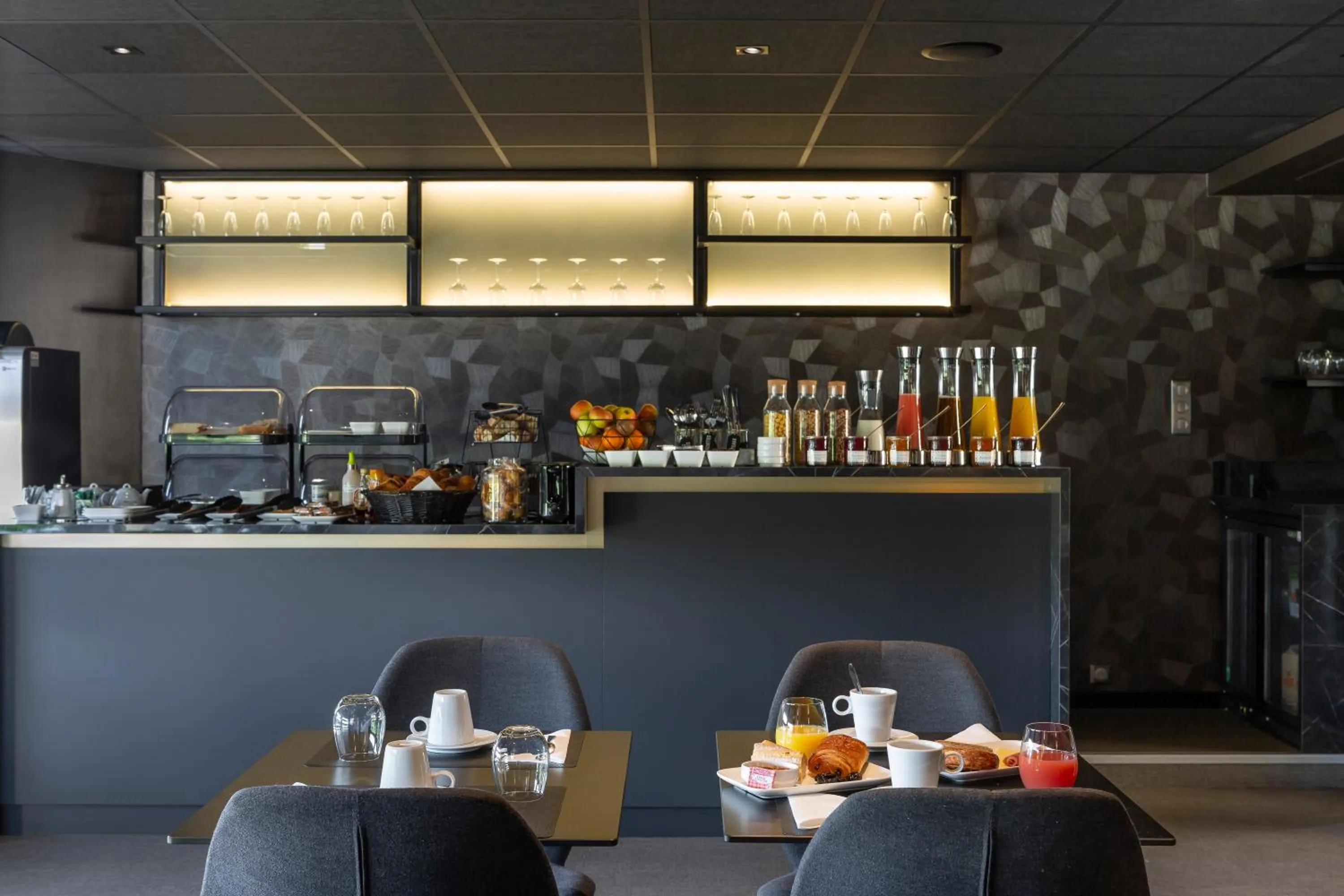 Restaurant/places to eat in Hotel L'Ortega - Rennes St Jacques Aéroport