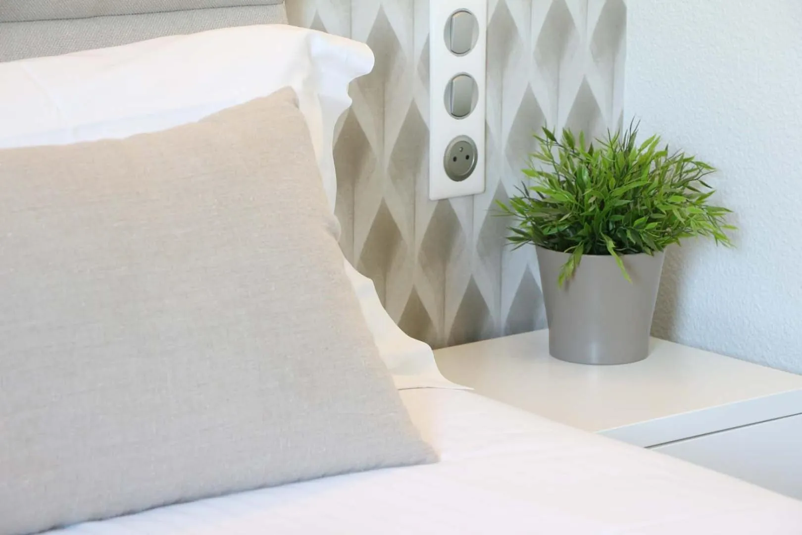 Bedroom, Bed in Hotel L'Ortega - Rennes St Jacques Aéroport