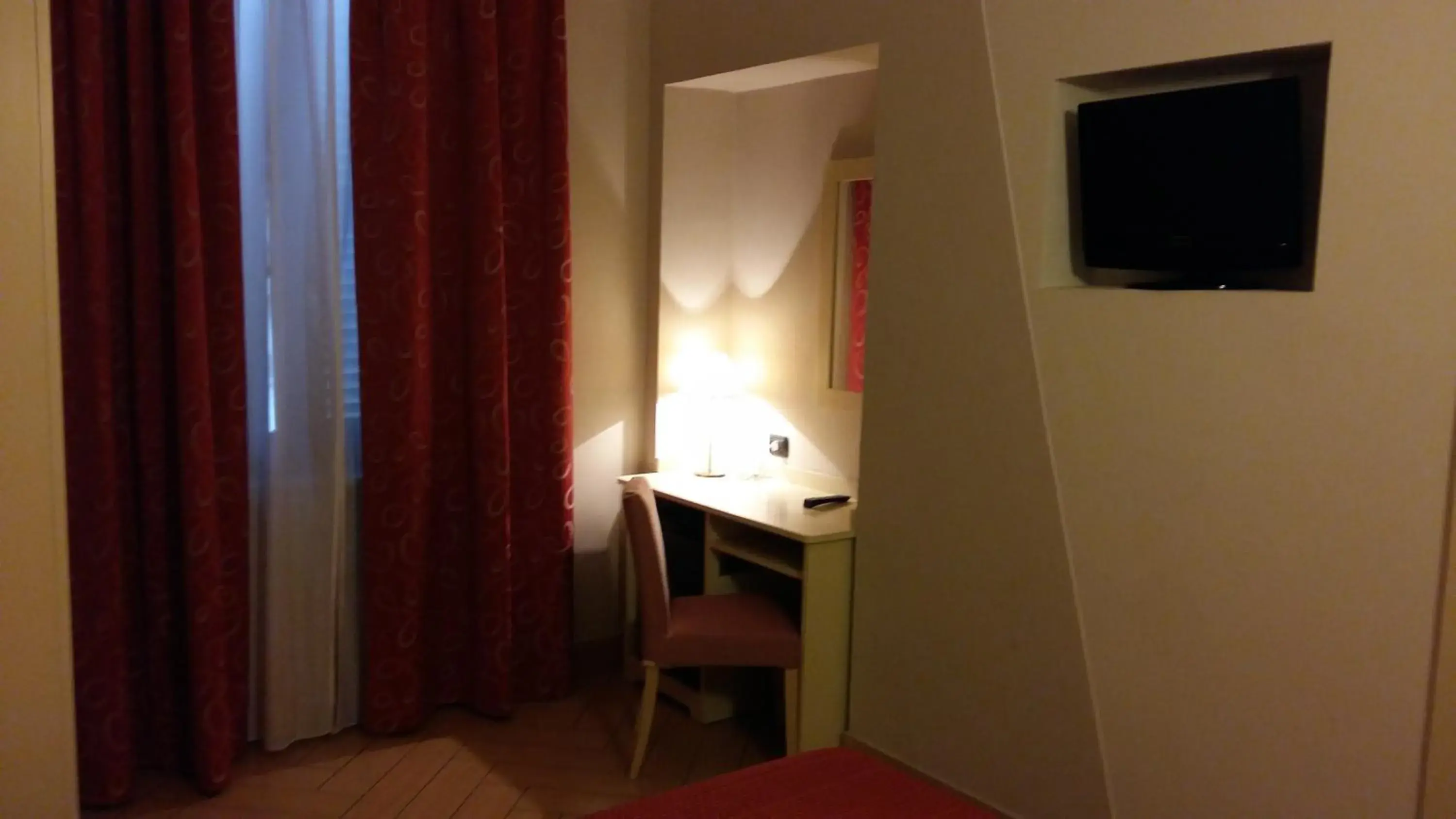 Double or Twin Room - single occupancy in Hotel Cavour Double or Twin Room - single occupancy in Hotel Cavour