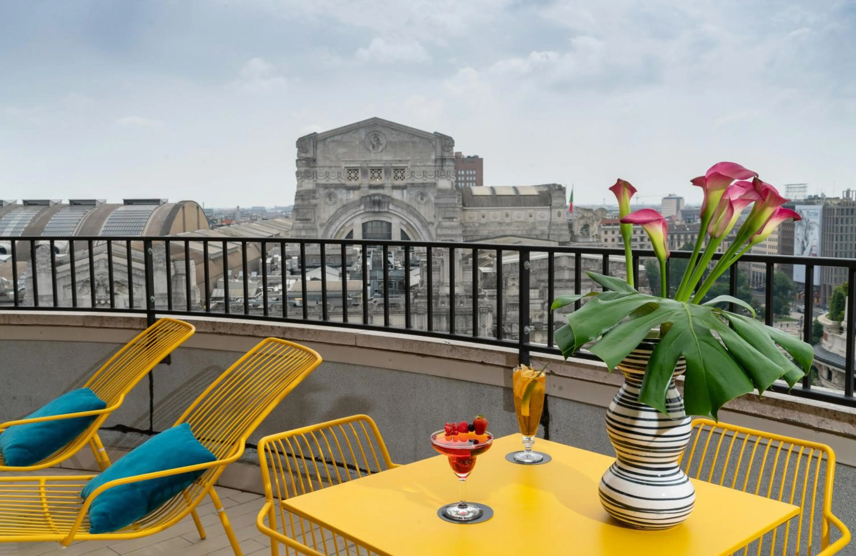 Photo of the whole room in NYX Hotel Milan by Leonardo Hotels