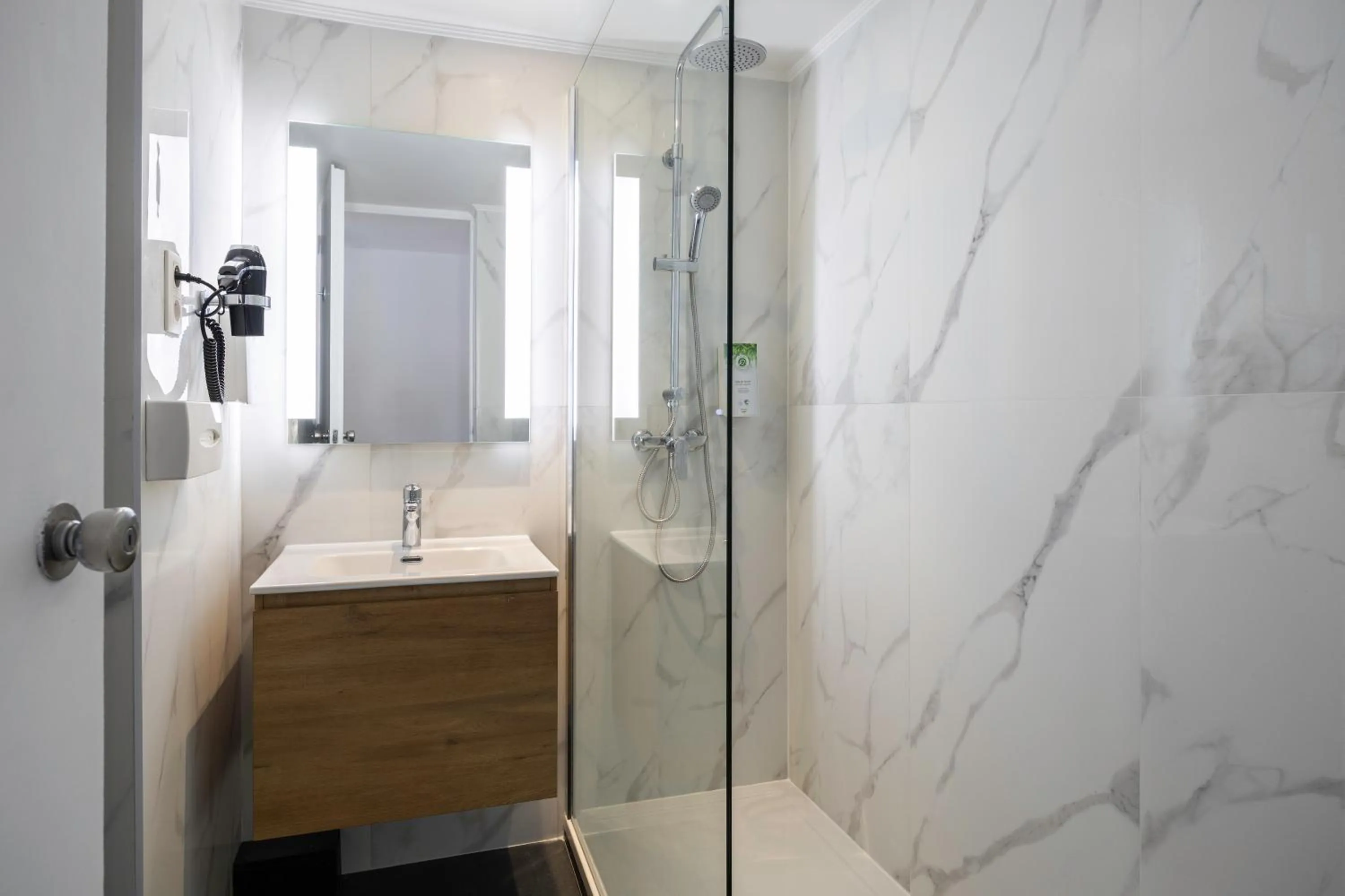 Shower in Hotel Louise