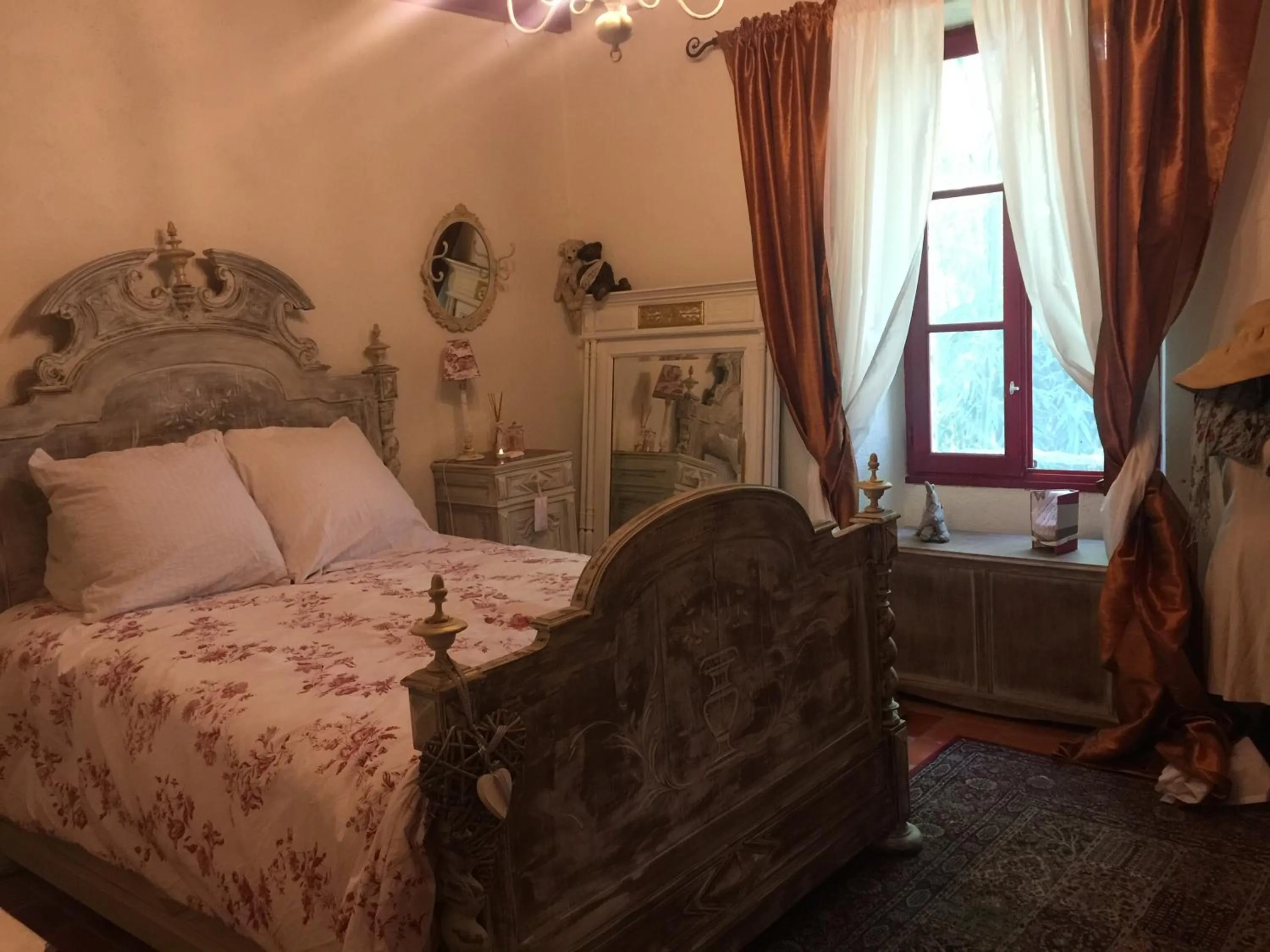 Photo of the whole room, Bed in Le Peyrail