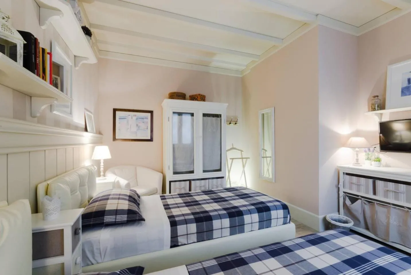 Photo of the whole room, Bed in Serendipity B&B Pescara