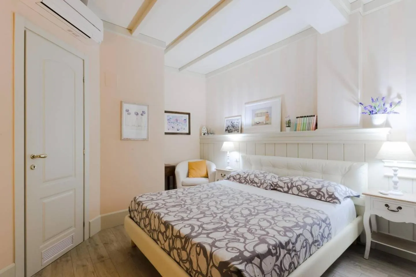 Photo of the whole room, Bed in Serendipity B&B Pescara