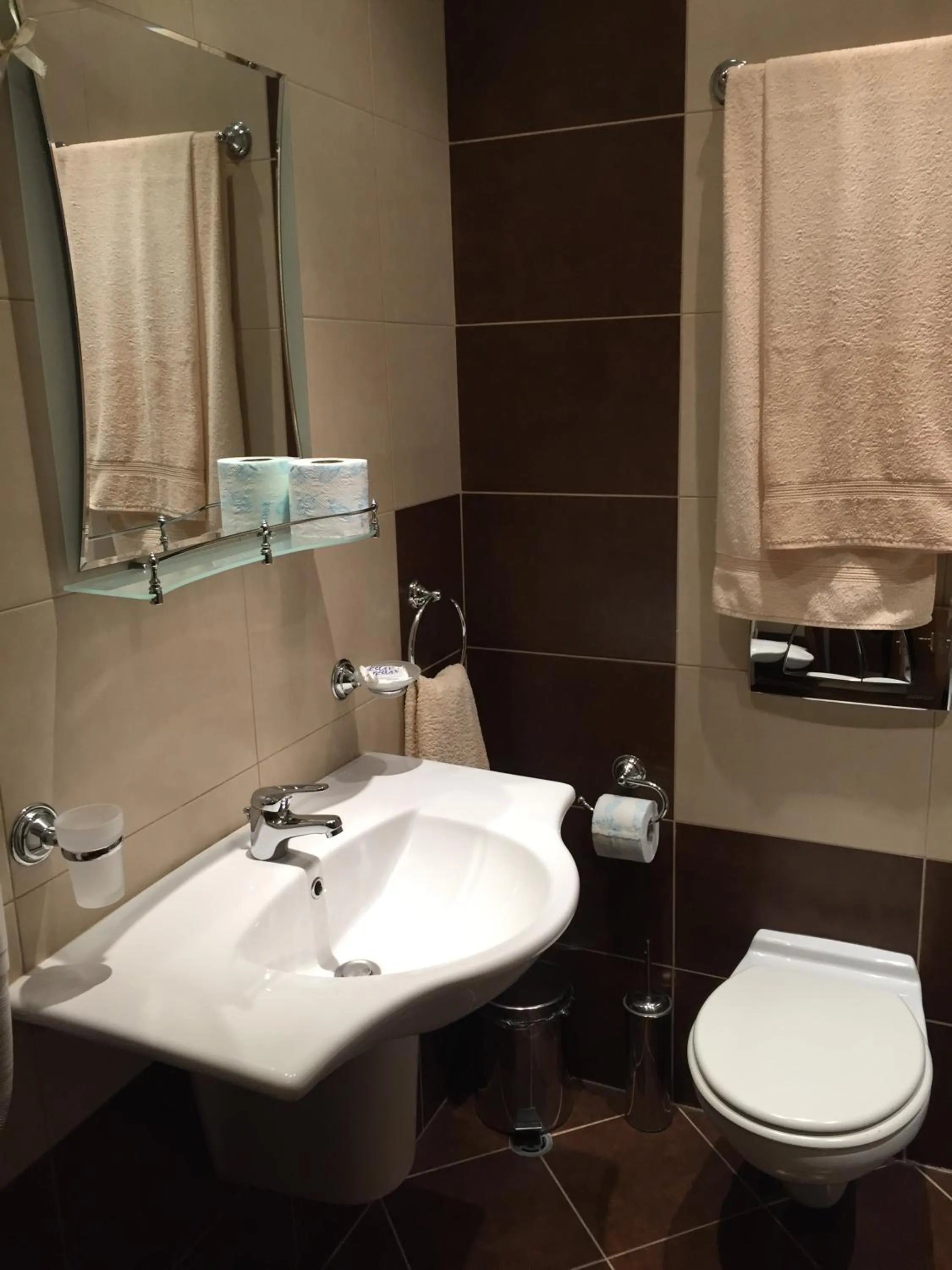 Bathroom in GM Royal Plaza