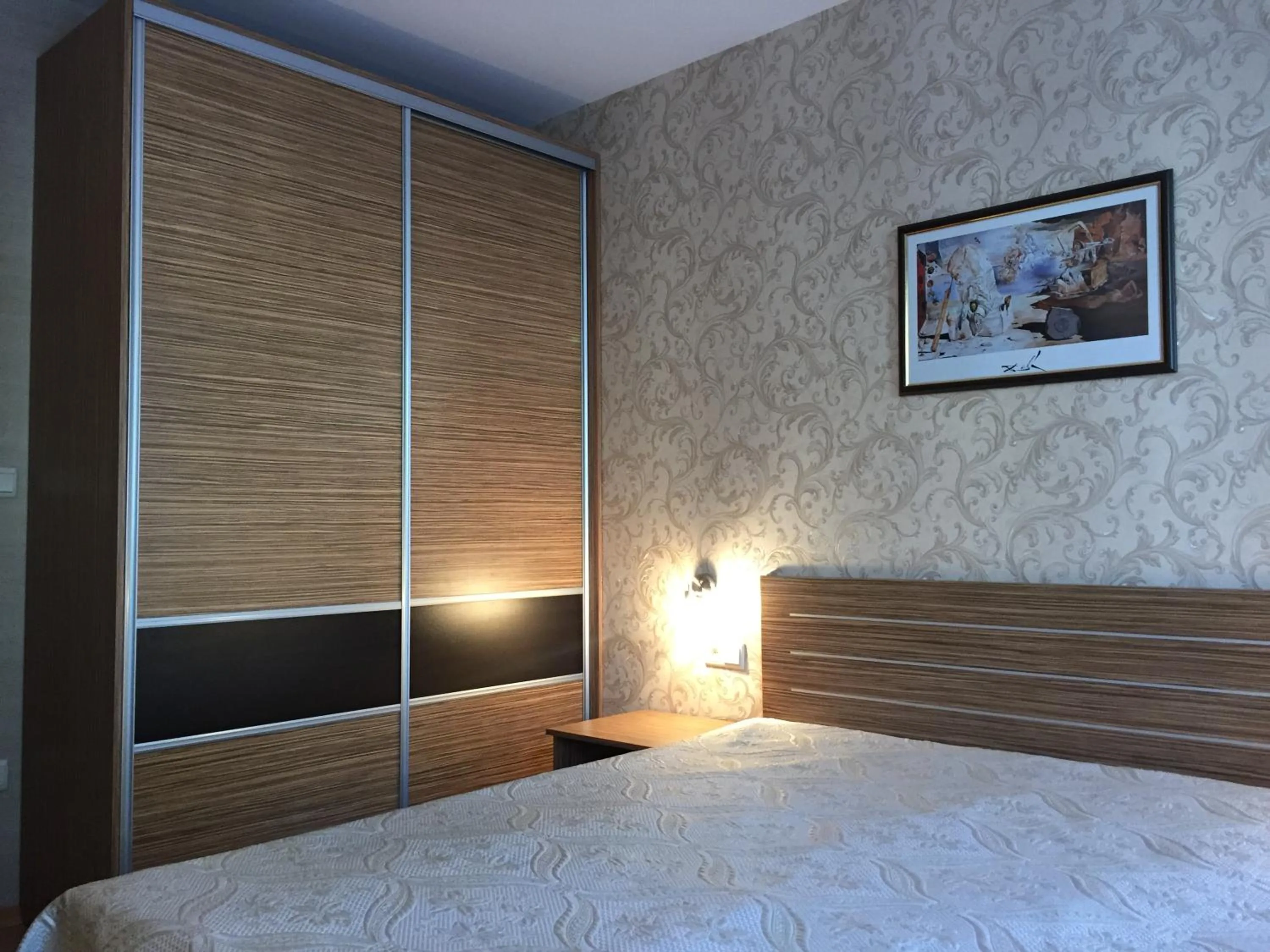 Photo of the whole room, Bed in GM Royal Plaza