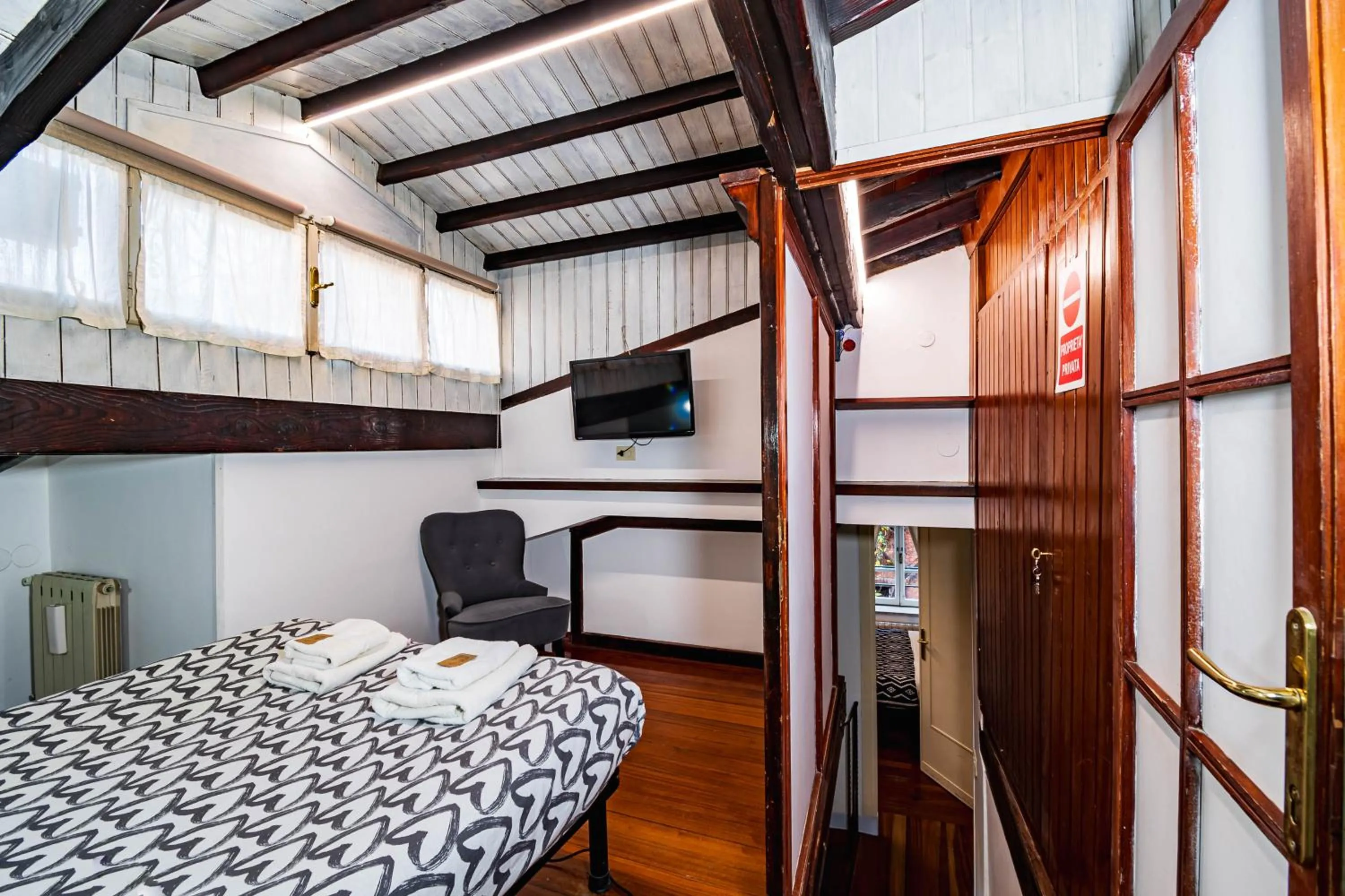 Photo of the whole room, Bed in Casa Trasteverina