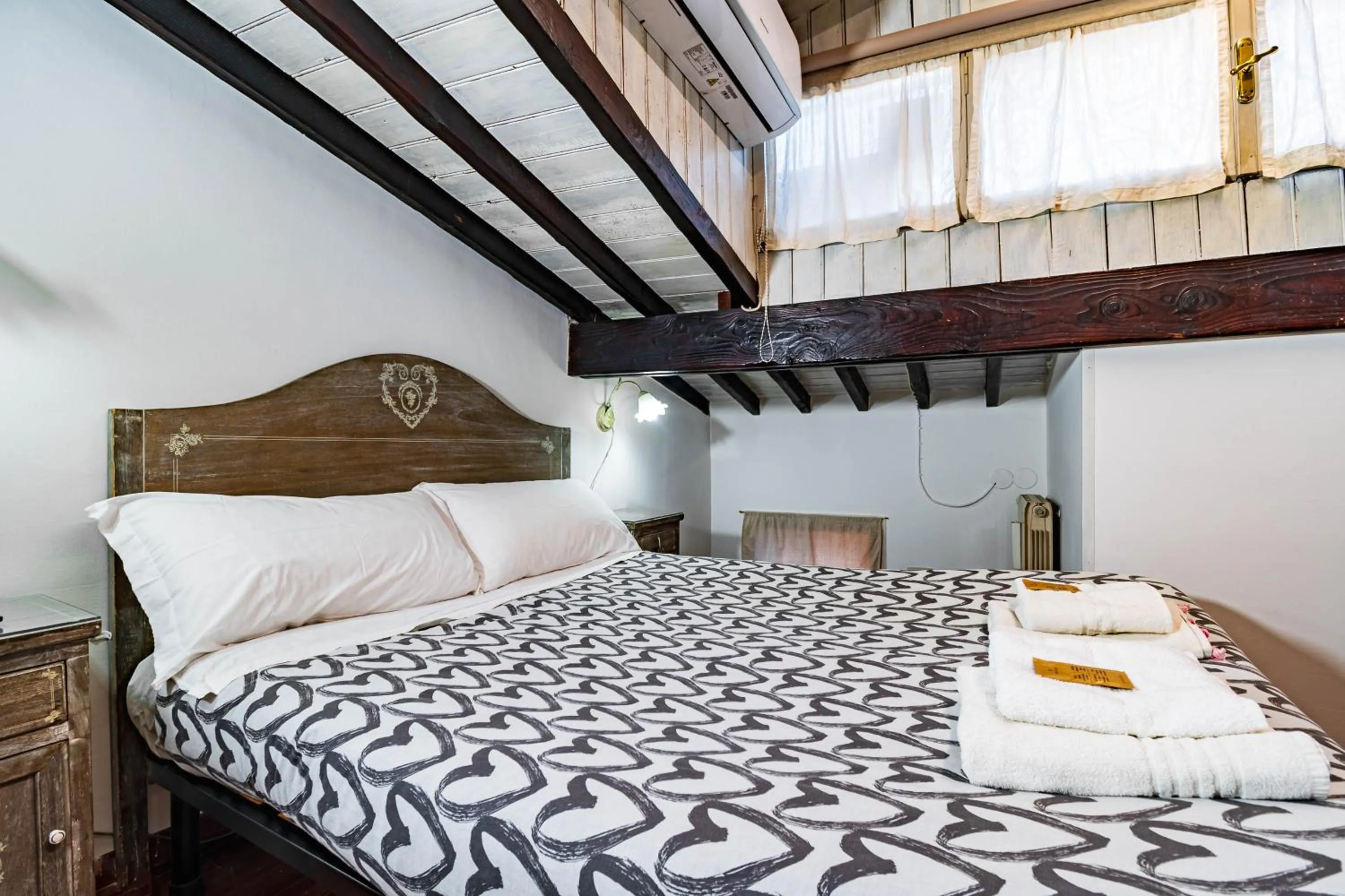 Photo of the whole room, Bed in Casa Trasteverina