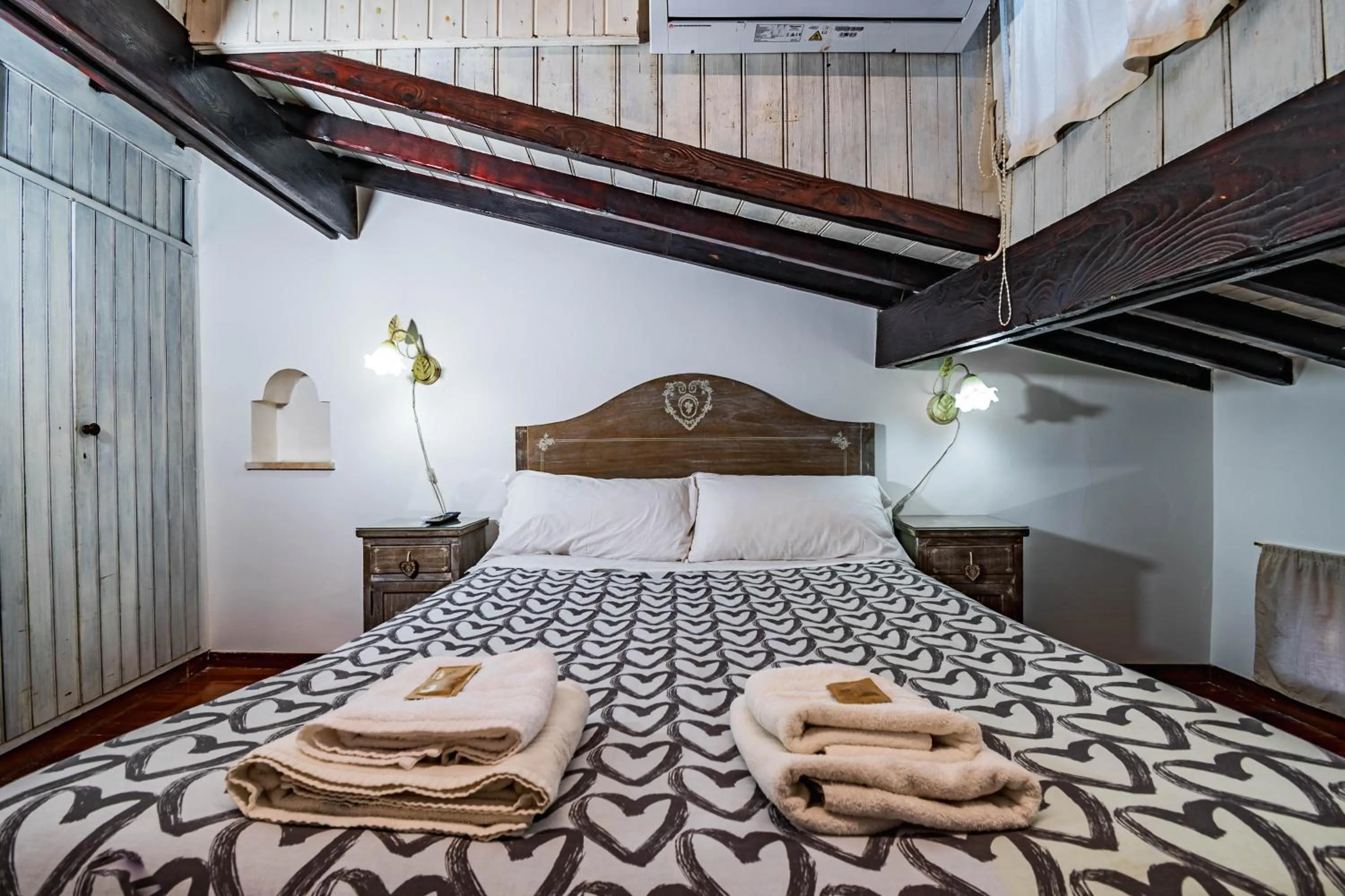 Photo of the whole room, Bed in Casa Trasteverina