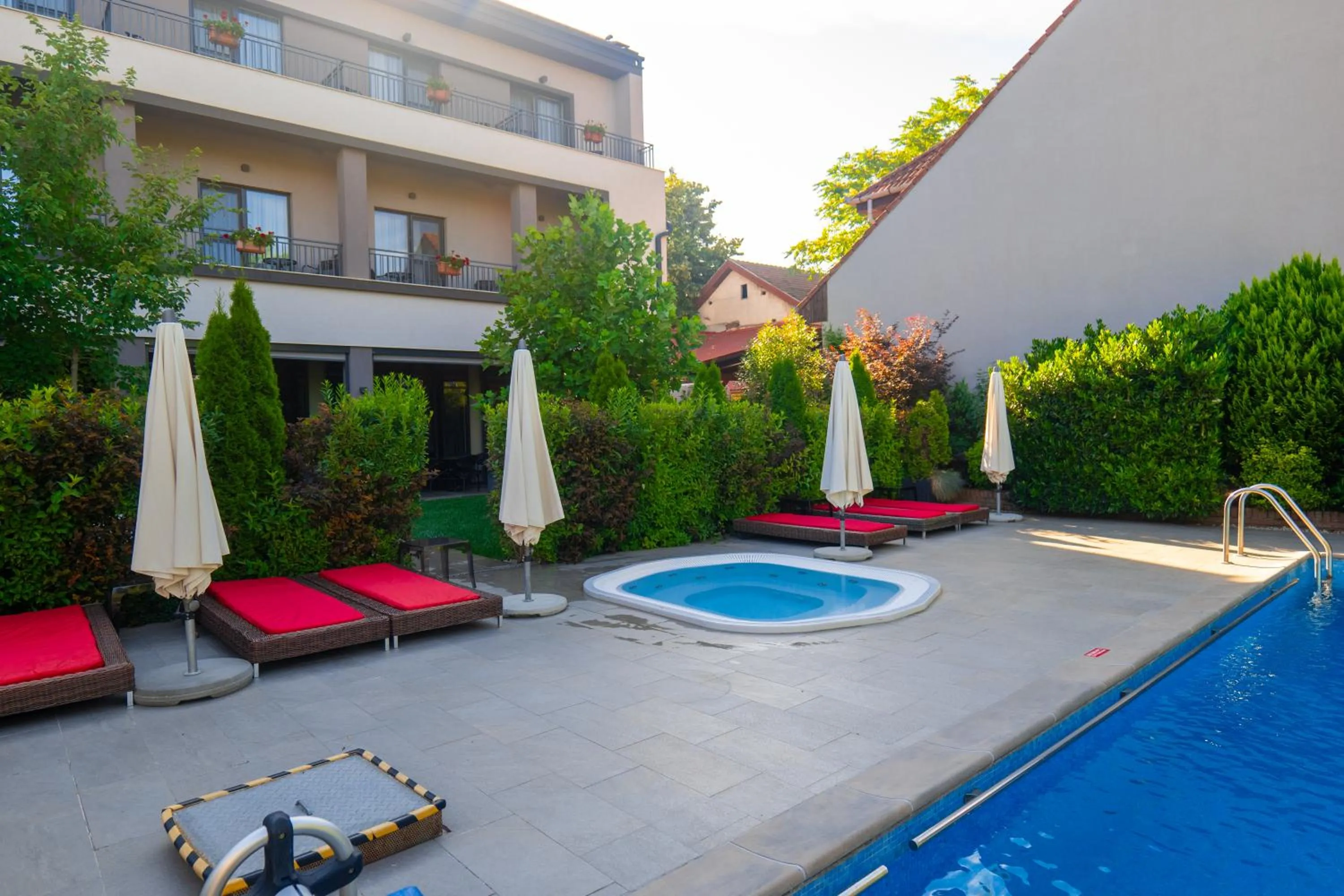 Swimming pool in Nora Prestige