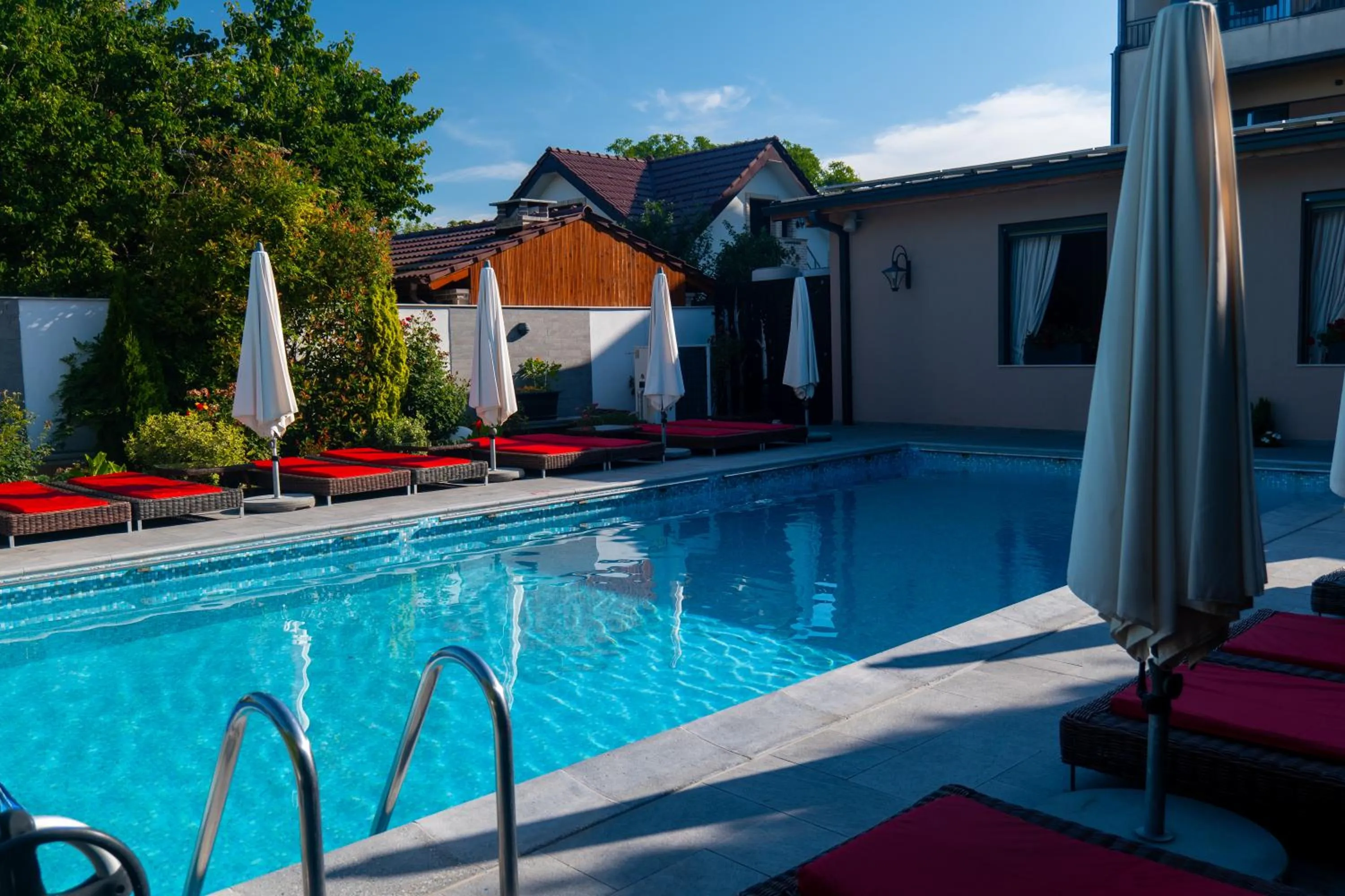 Swimming pool in Nora Prestige