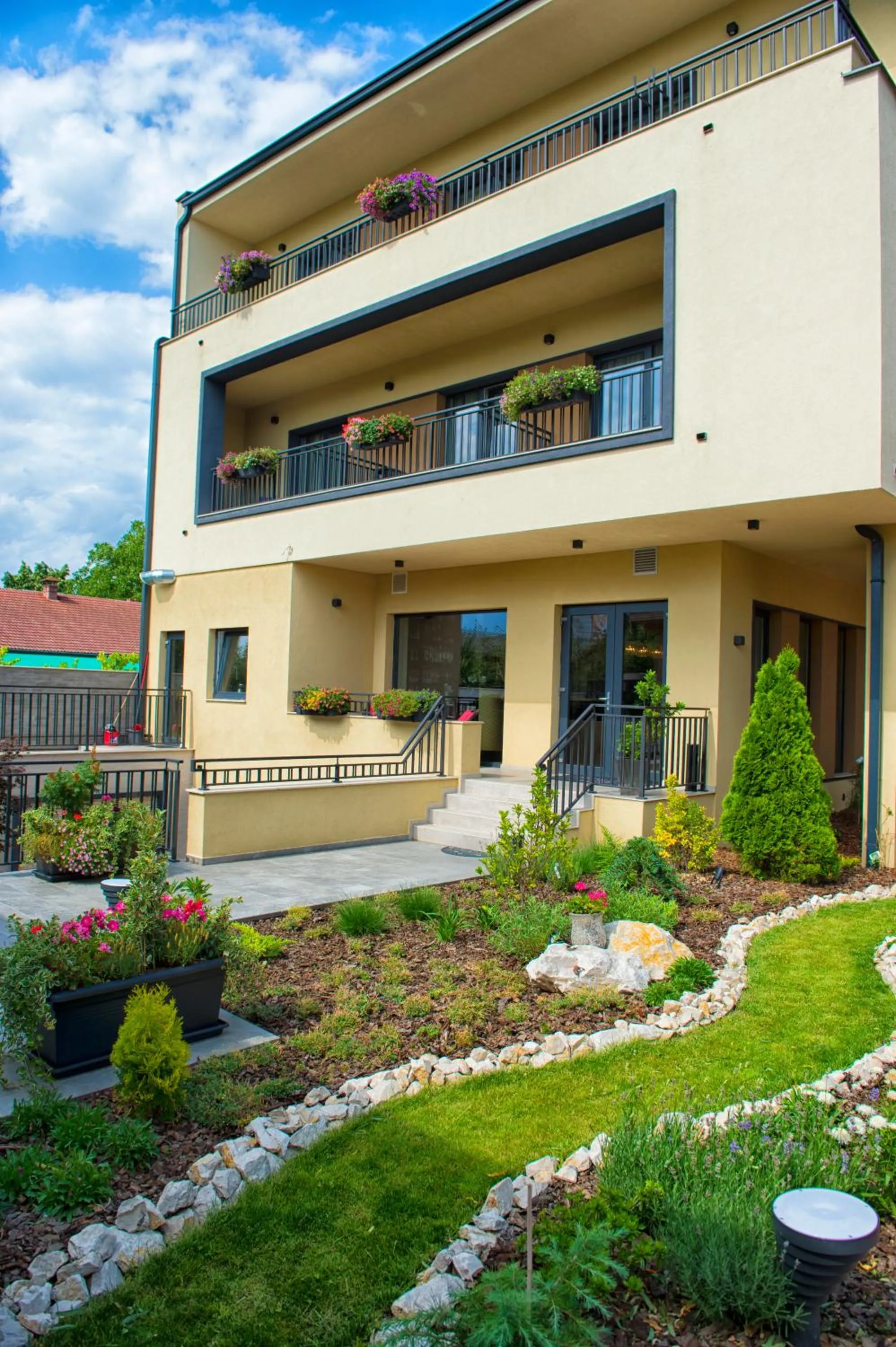 Garden view in Nora Prestige