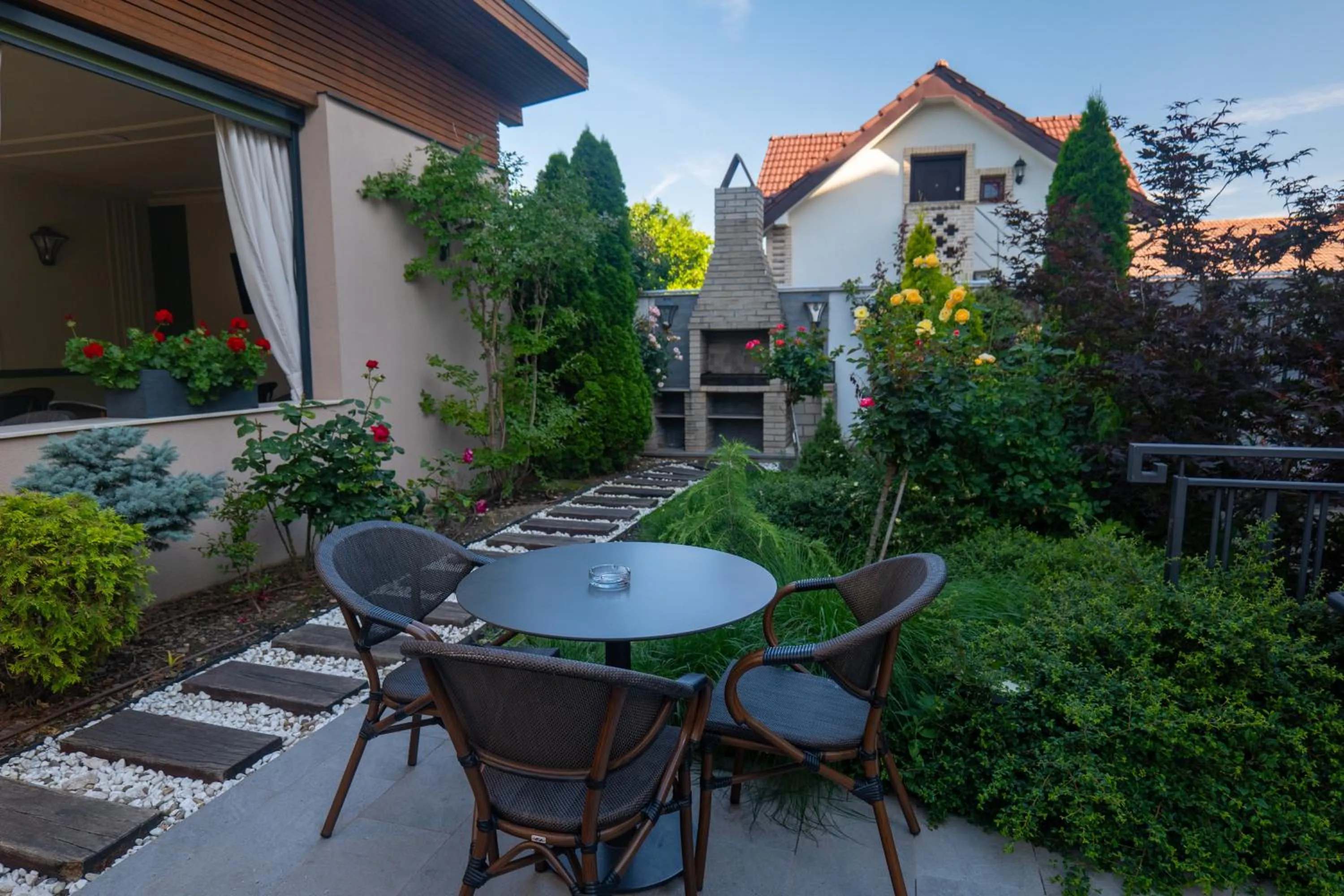 Garden in Nora Prestige