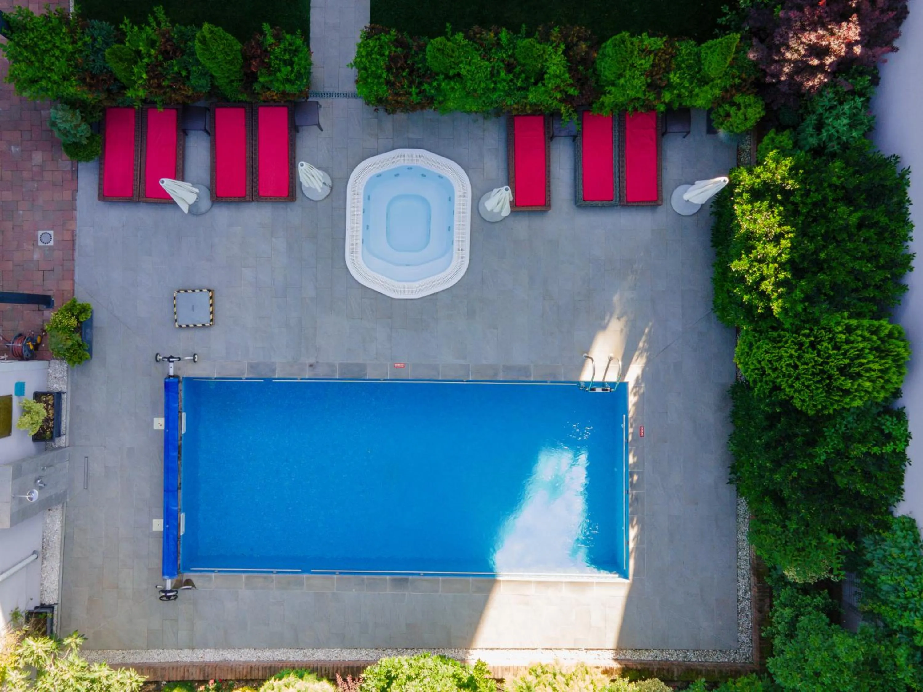 Swimming pool in Nora Prestige