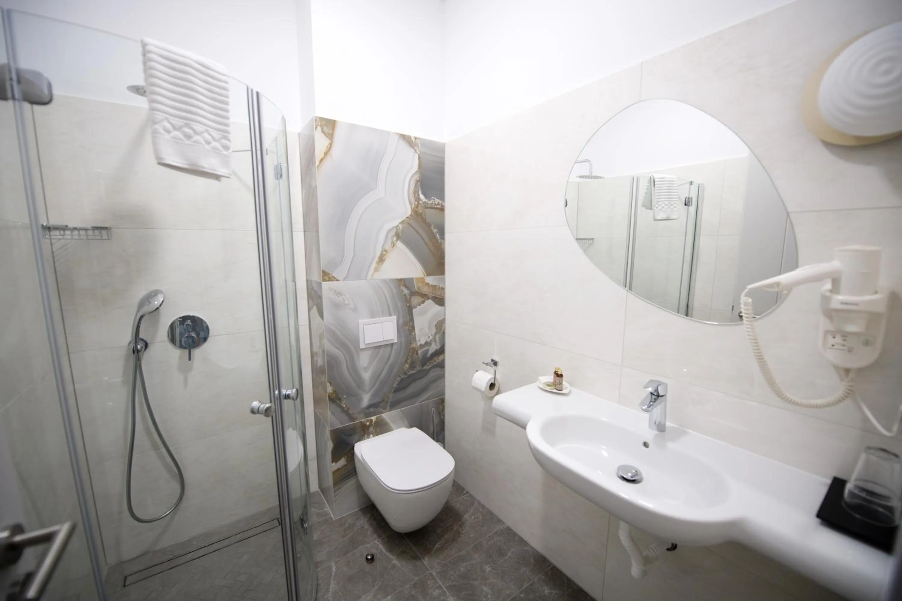 Shower in Nora Prestige