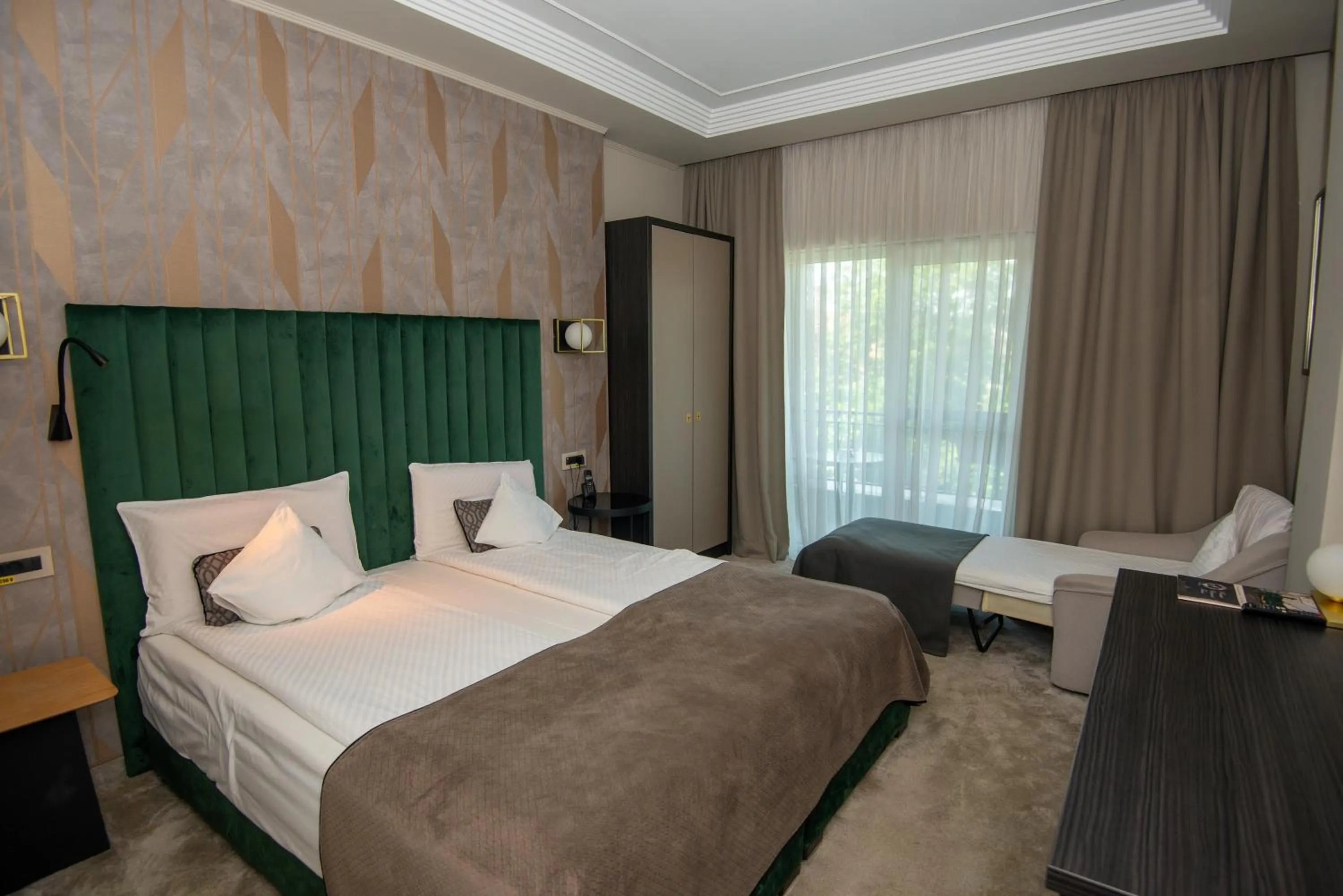 Photo of the whole room, Bed in Nora Prestige