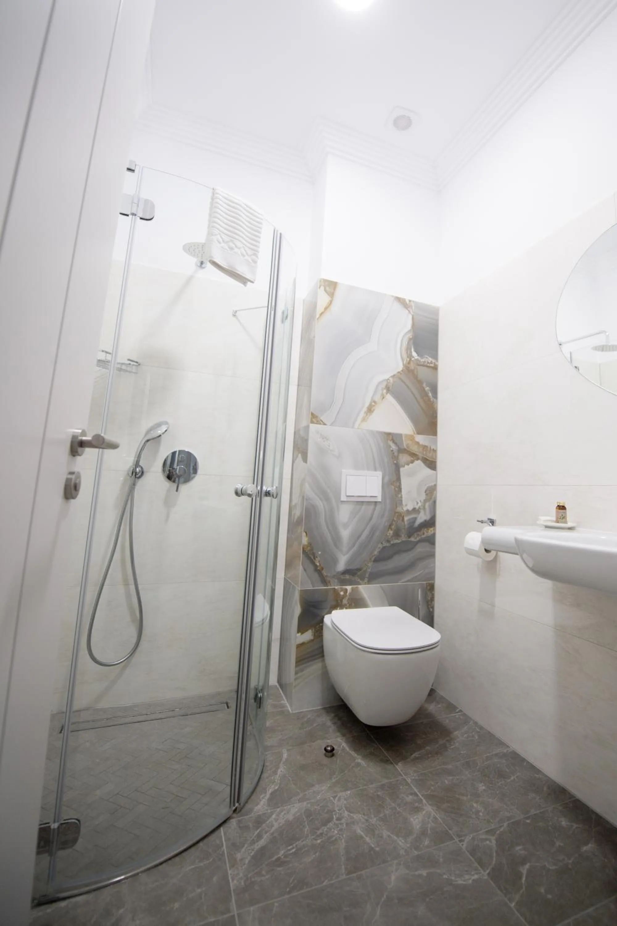 Shower in Nora Prestige