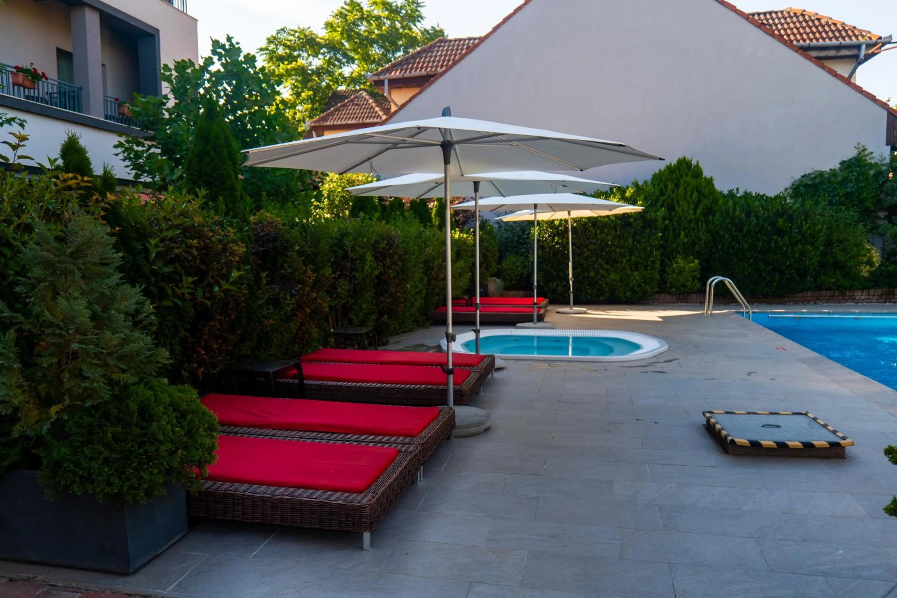 Swimming pool in Nora Prestige