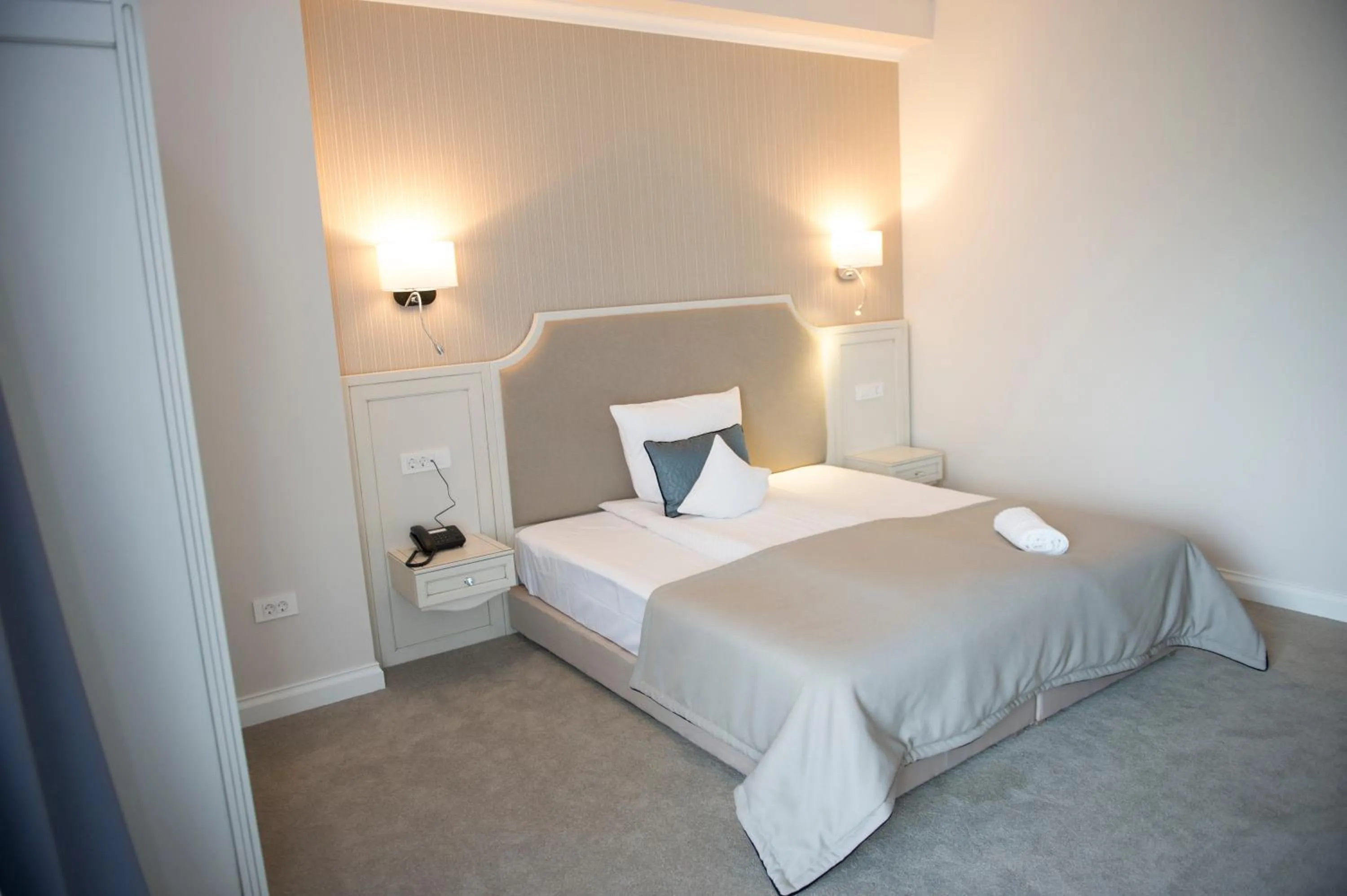 Bedroom, Bed in Nora Prestige