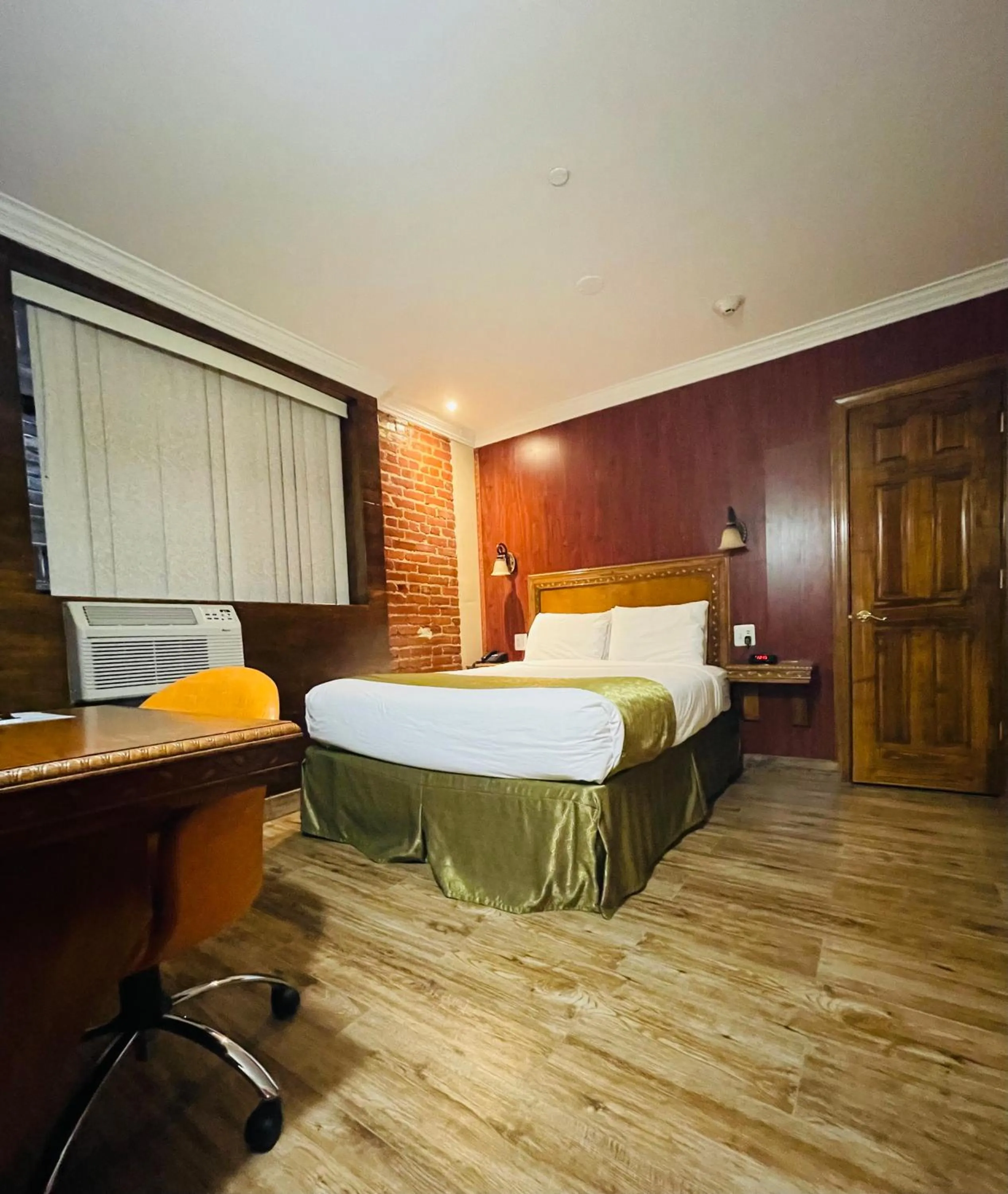 Photo of the whole room, Bed in The Architect