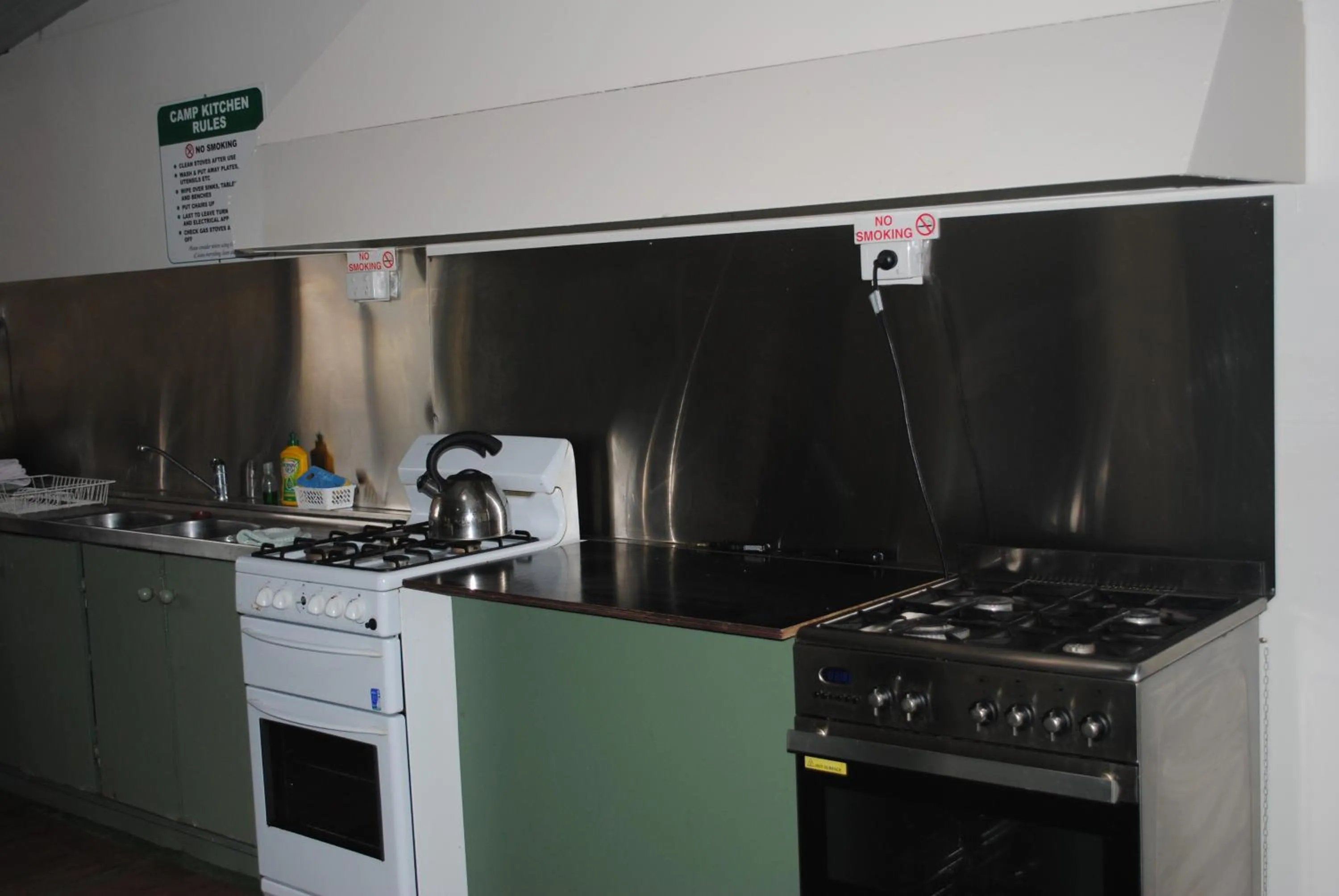 Communal kitchen in Padthaway Caravan Park